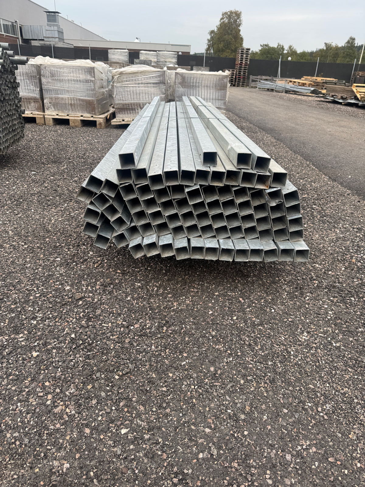 Pall Galvade Fyrkantsrör 50x50mm – 2,76m – ca 75st
