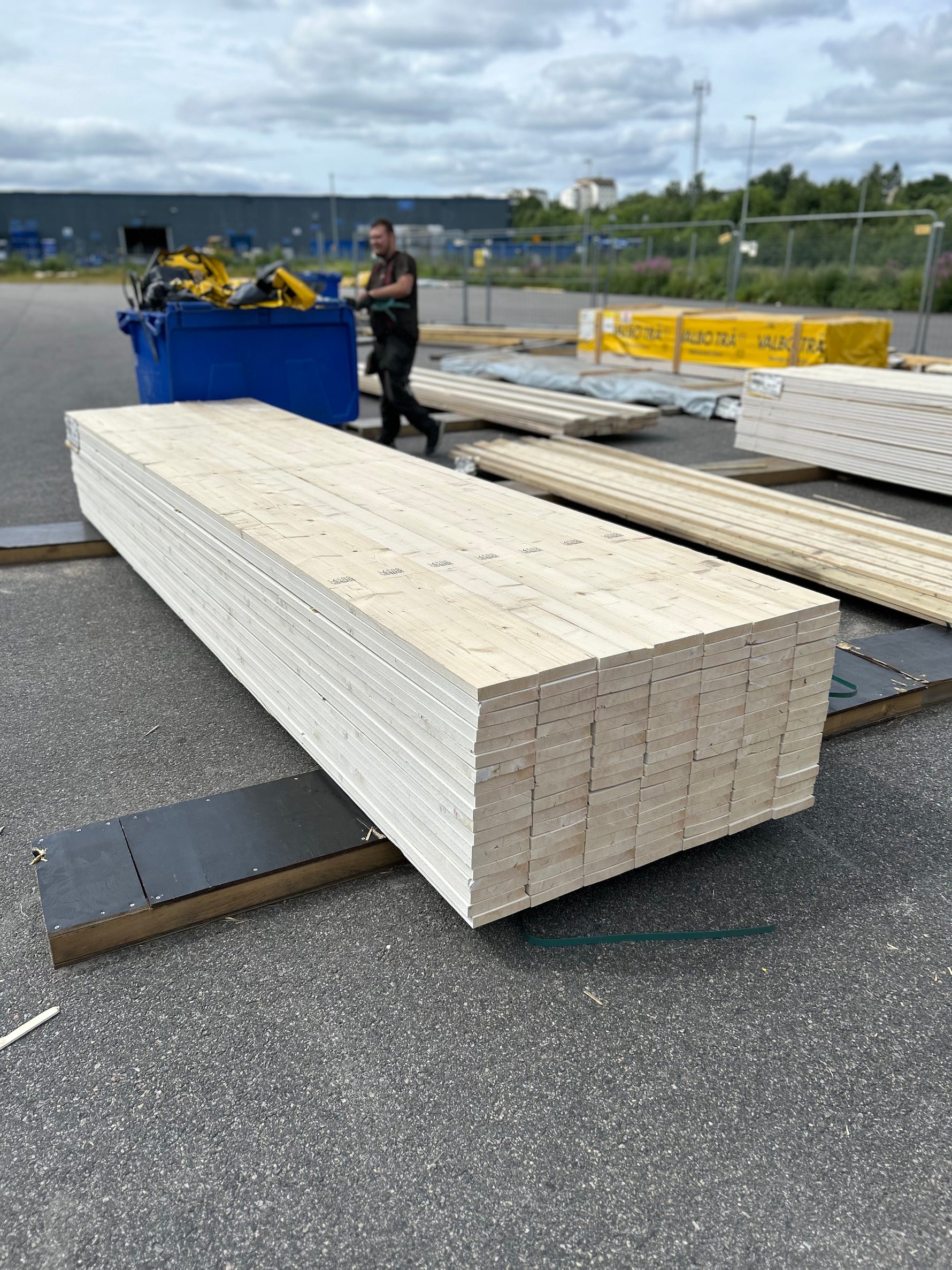 Paket Finsågade Brädor 28x145mm 133st 4.20m Grundmålad