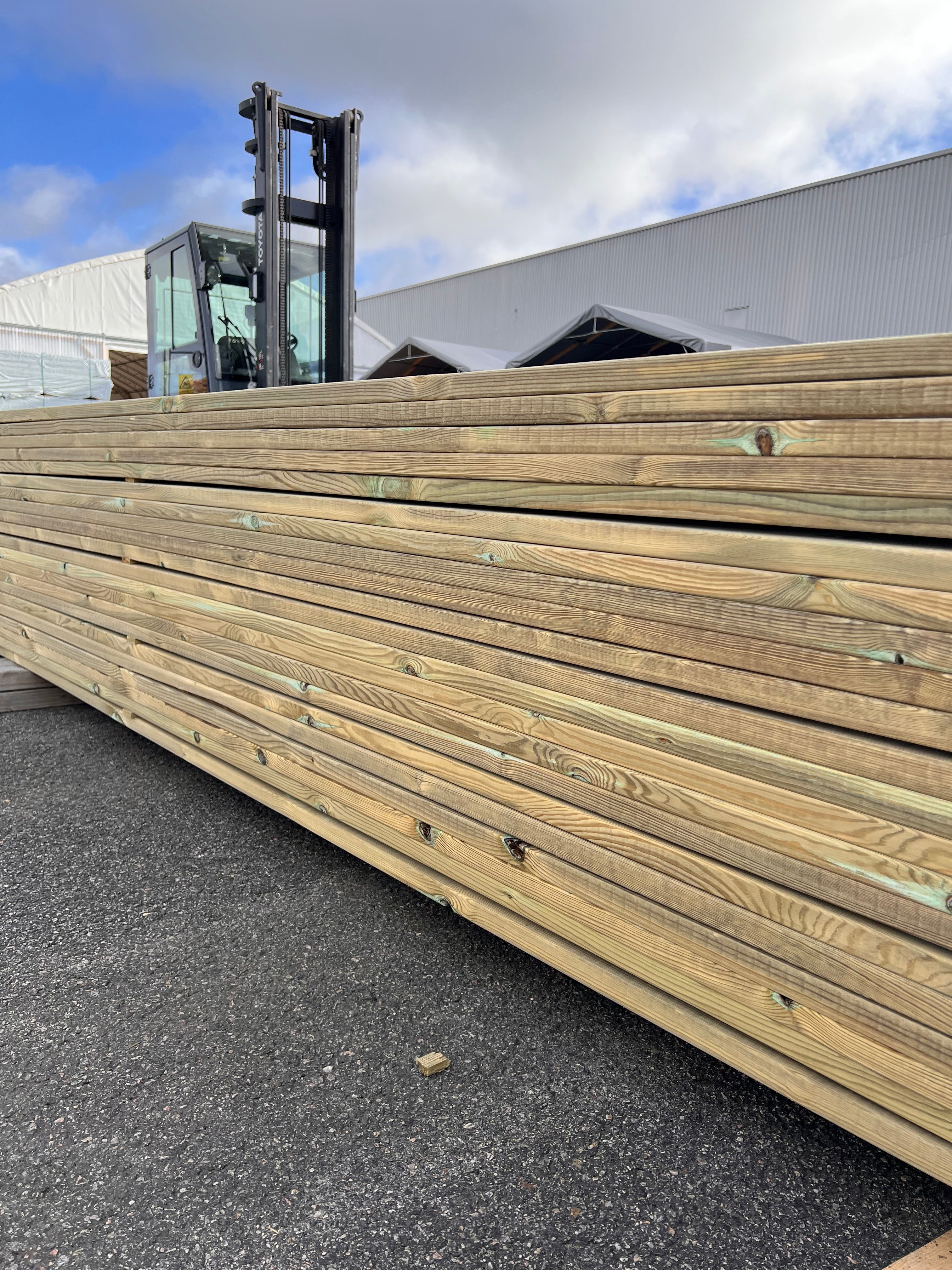 Tryckimpregnerad rillad Trall 27x145 – 147st (B-sortering)