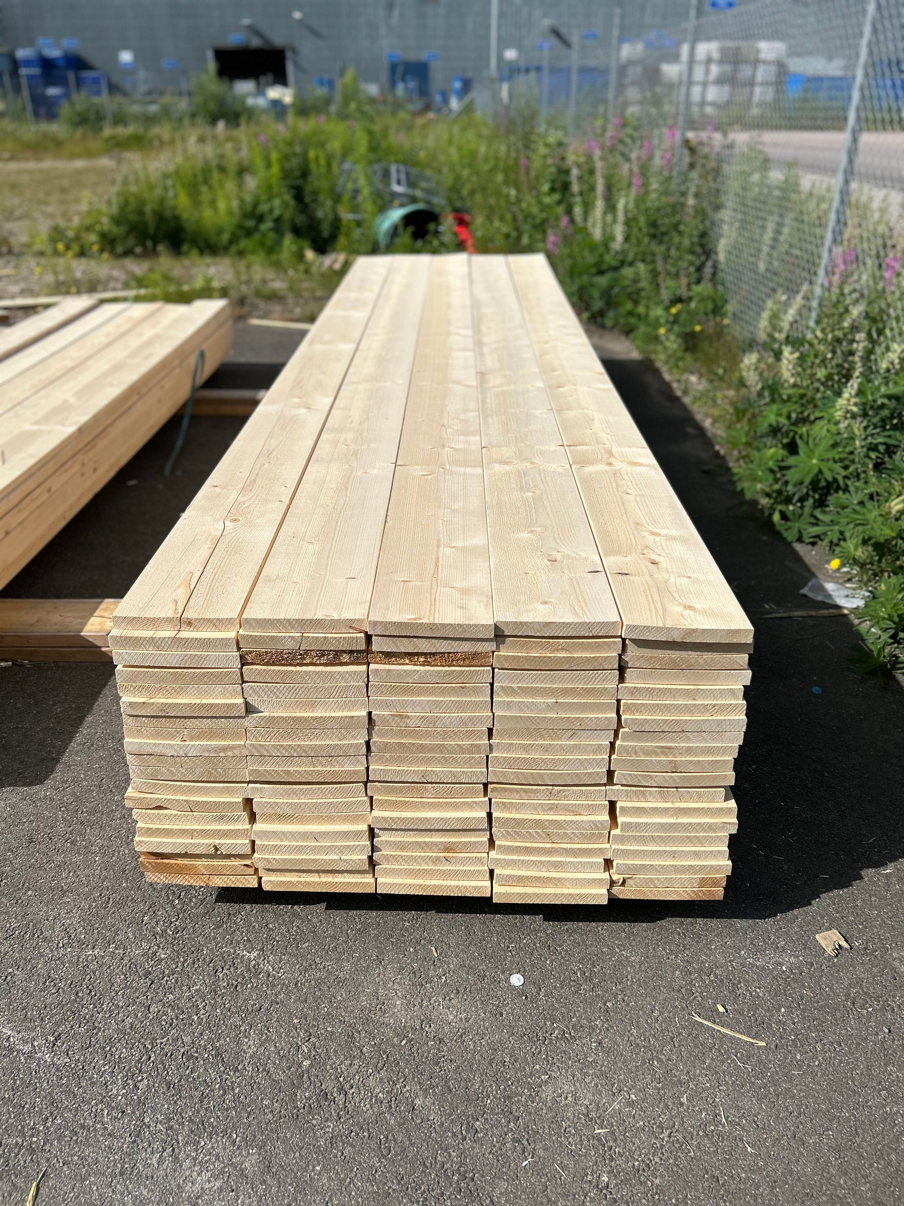 Paket Finsågade Brädor 28x220mm 4.50m 95st Obehandlade