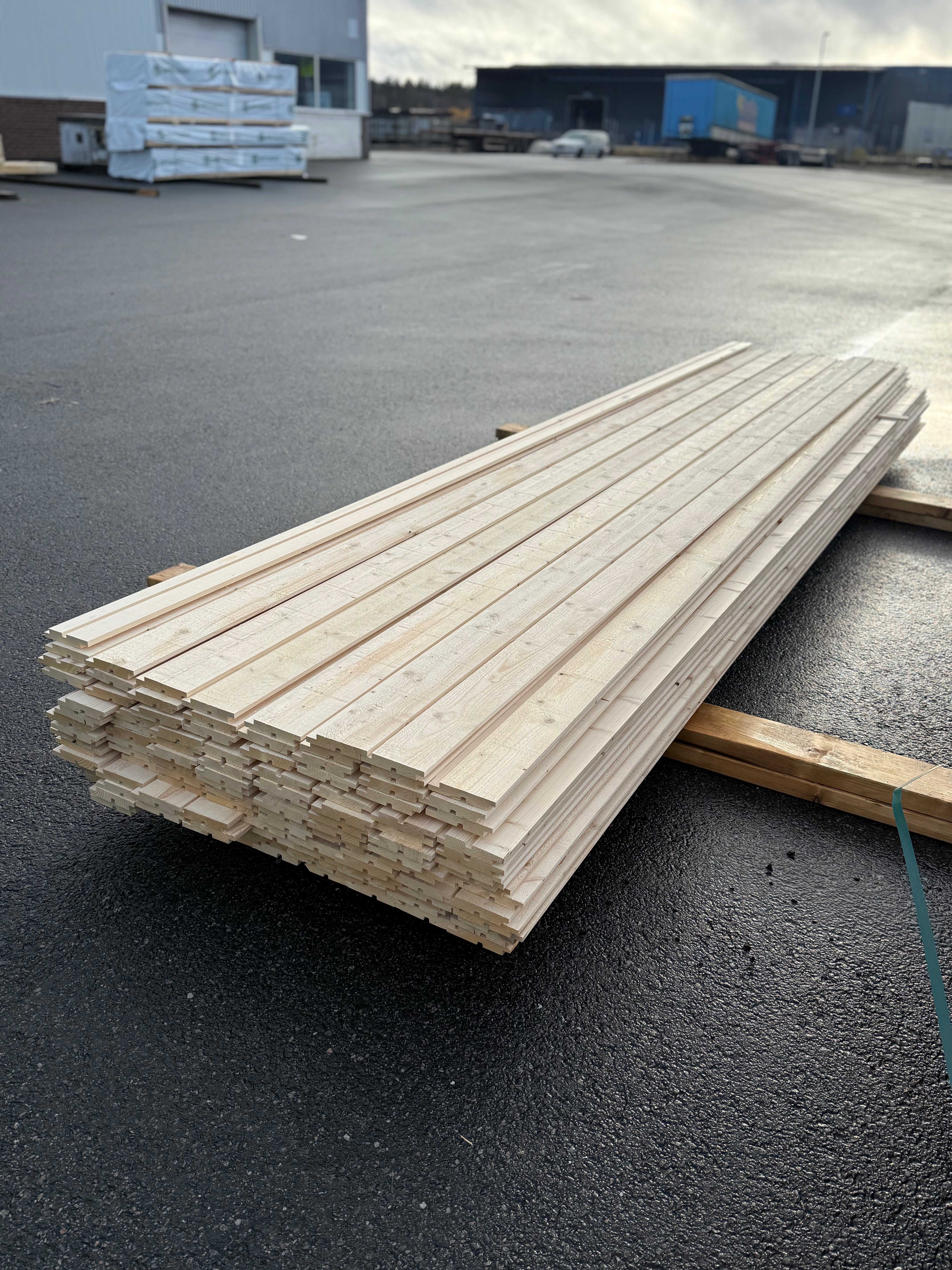 Paket Hakfals 22x120mm – 126 st (4,2 m, gran, obehandlad) Revor