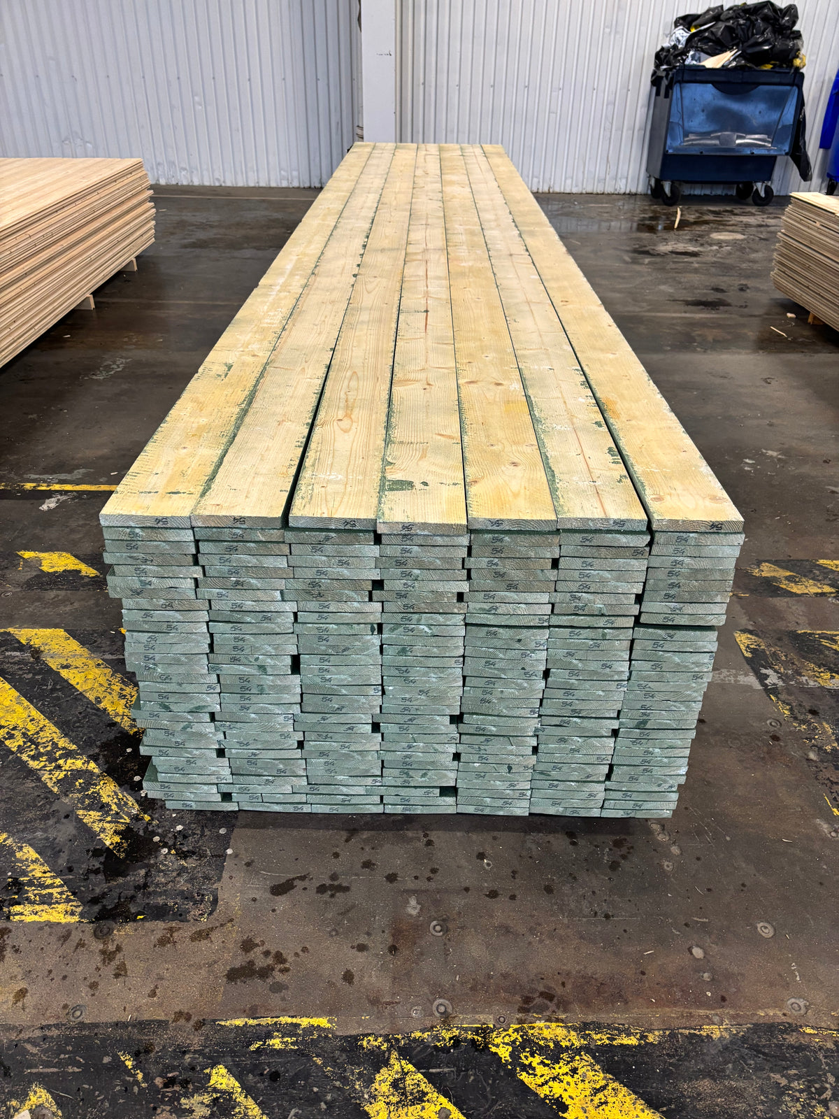 Paket Finsågade Brädor 22×145 mm Mellanstrukna 5,40 m – 203 st
