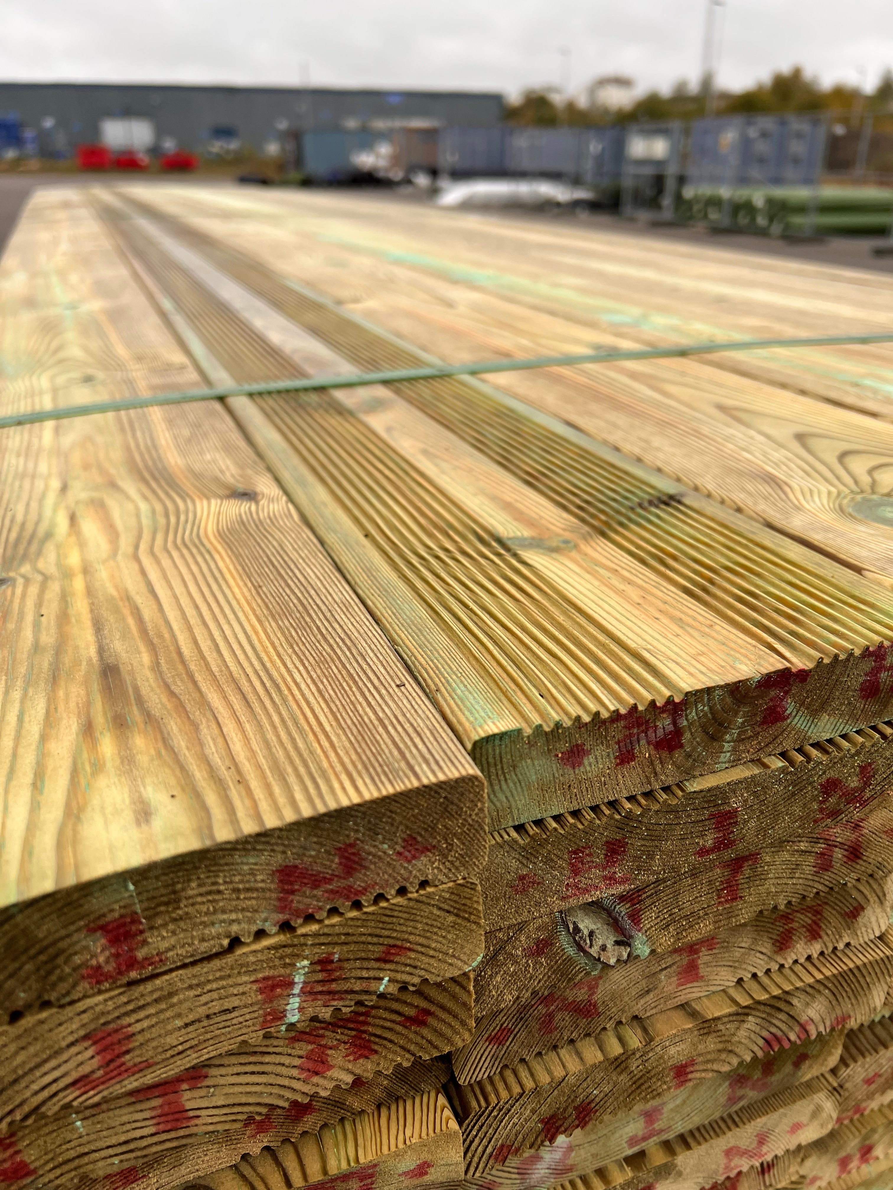 Paket Tryckimpregnerad Trall 27x145 Rillad 245 st 4,20m (B-Sortering)