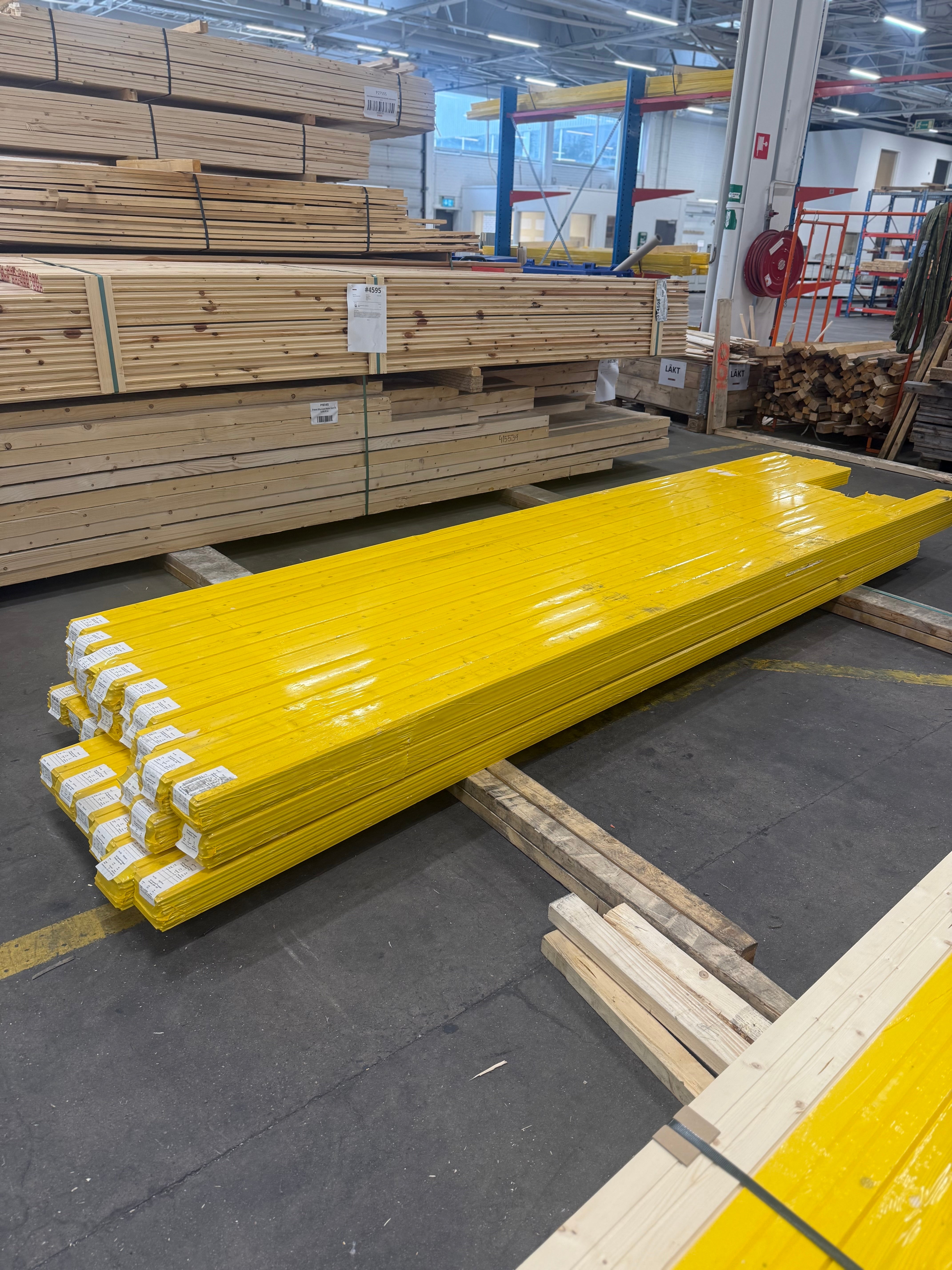 Paket Springpanel Finsågad Vitmålad Gran 14x120mm