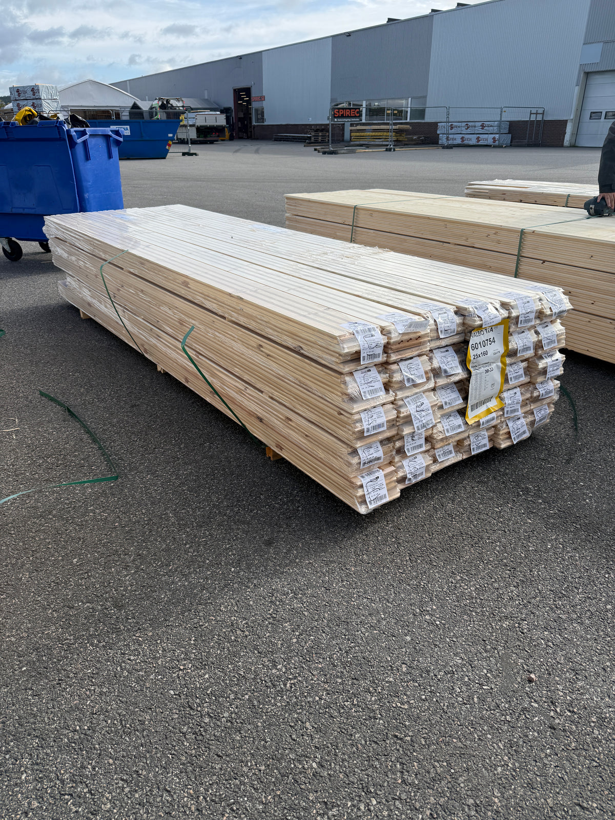 Parti Massivt Furugolv Borstad Ljusgrå Ekonomi 25x160 mm – 61,25 m²