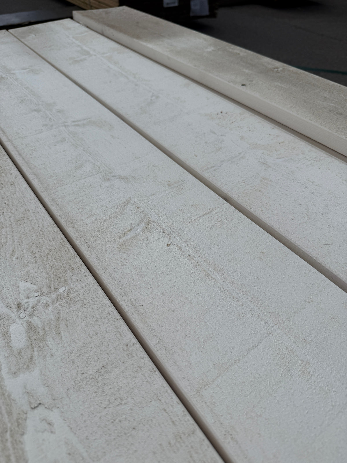 Paket Finsågade Brädor 22x170mm, 146st 5,40m Grundmålade