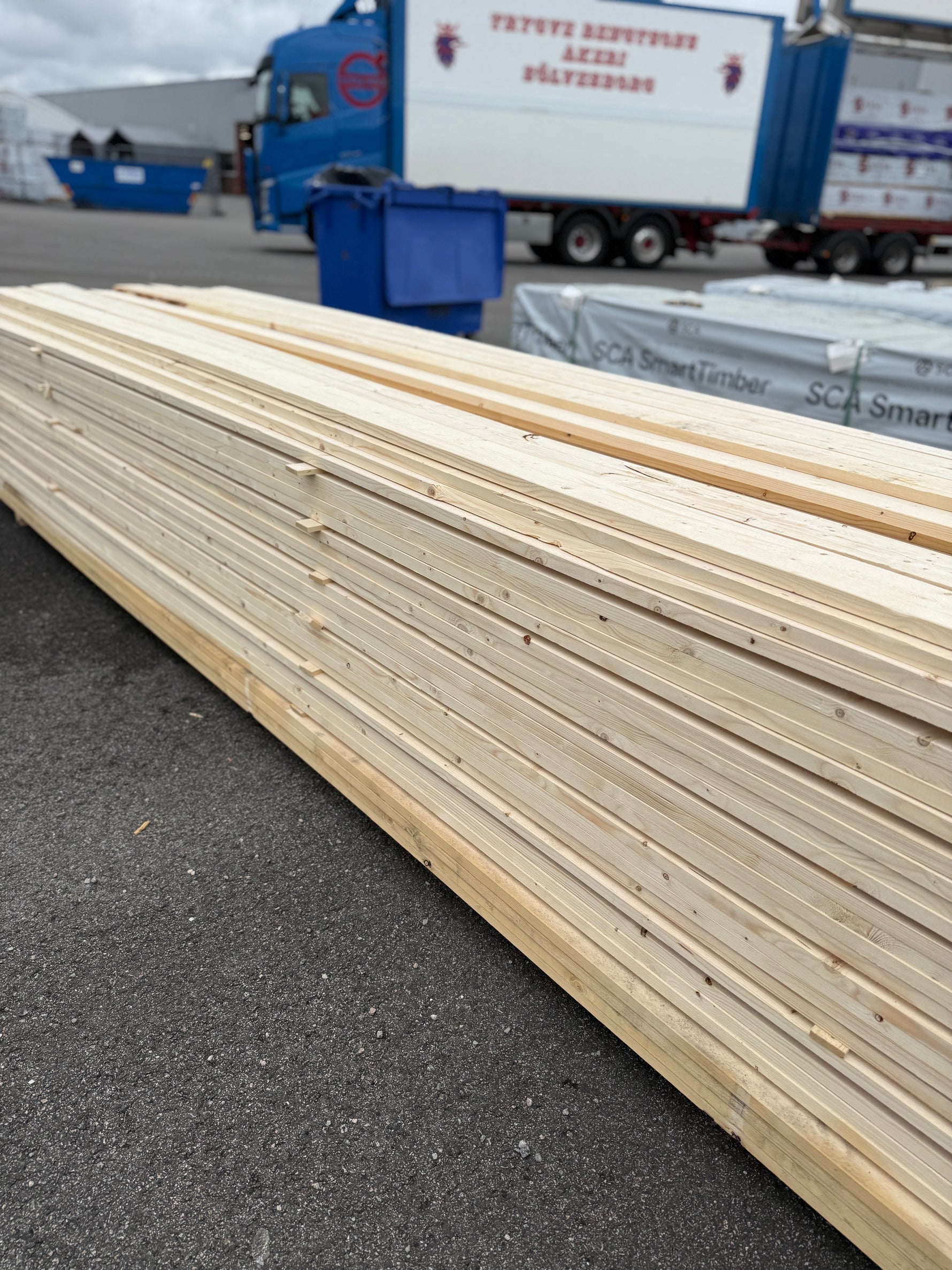 Parti Finsågade Brädor 22x120 mm – 3.60-4.80m (Andra sortering)
