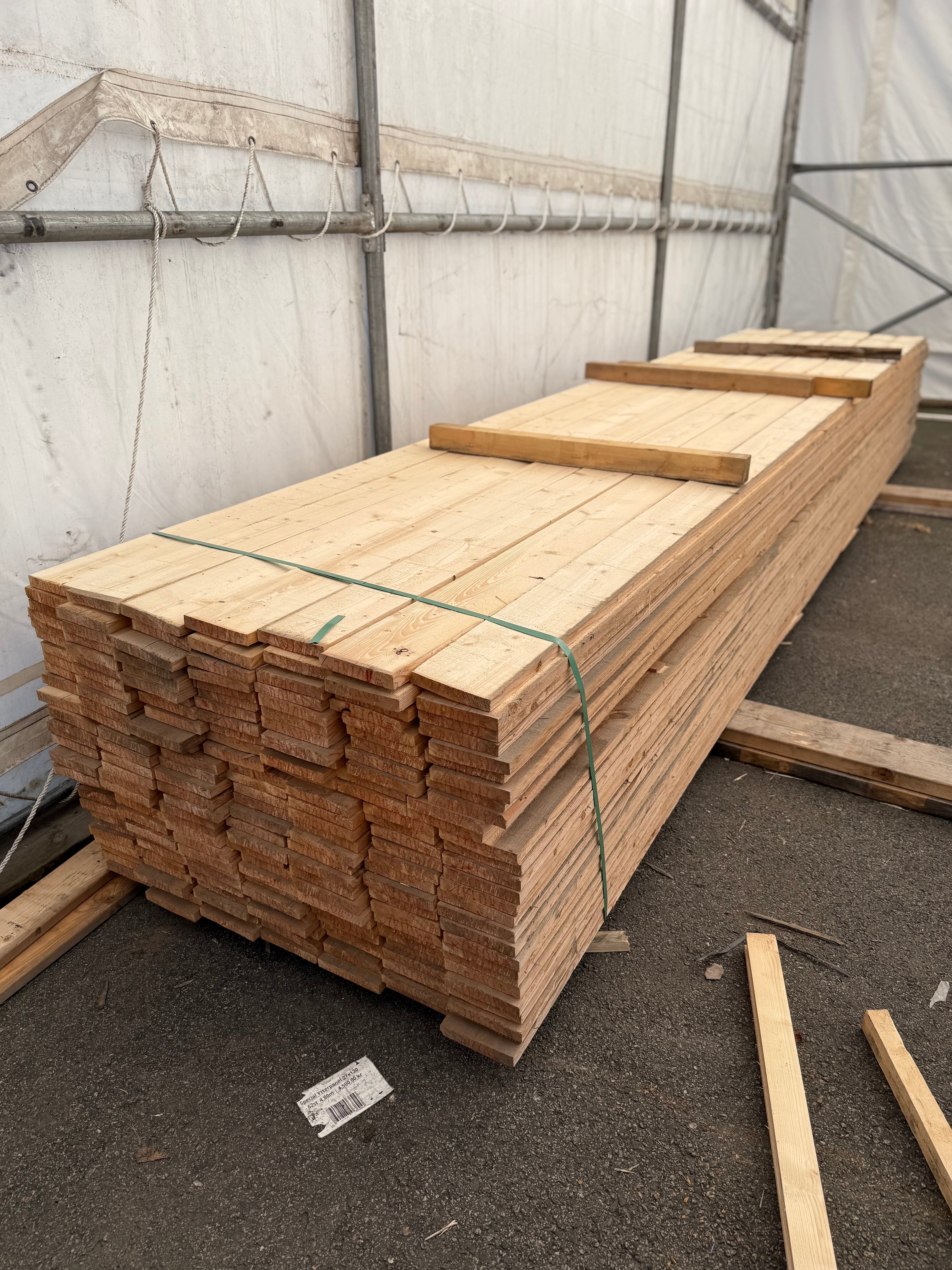 Paket Råsågade Brädor 23x150mm 5.40m 196st OBS! Revor