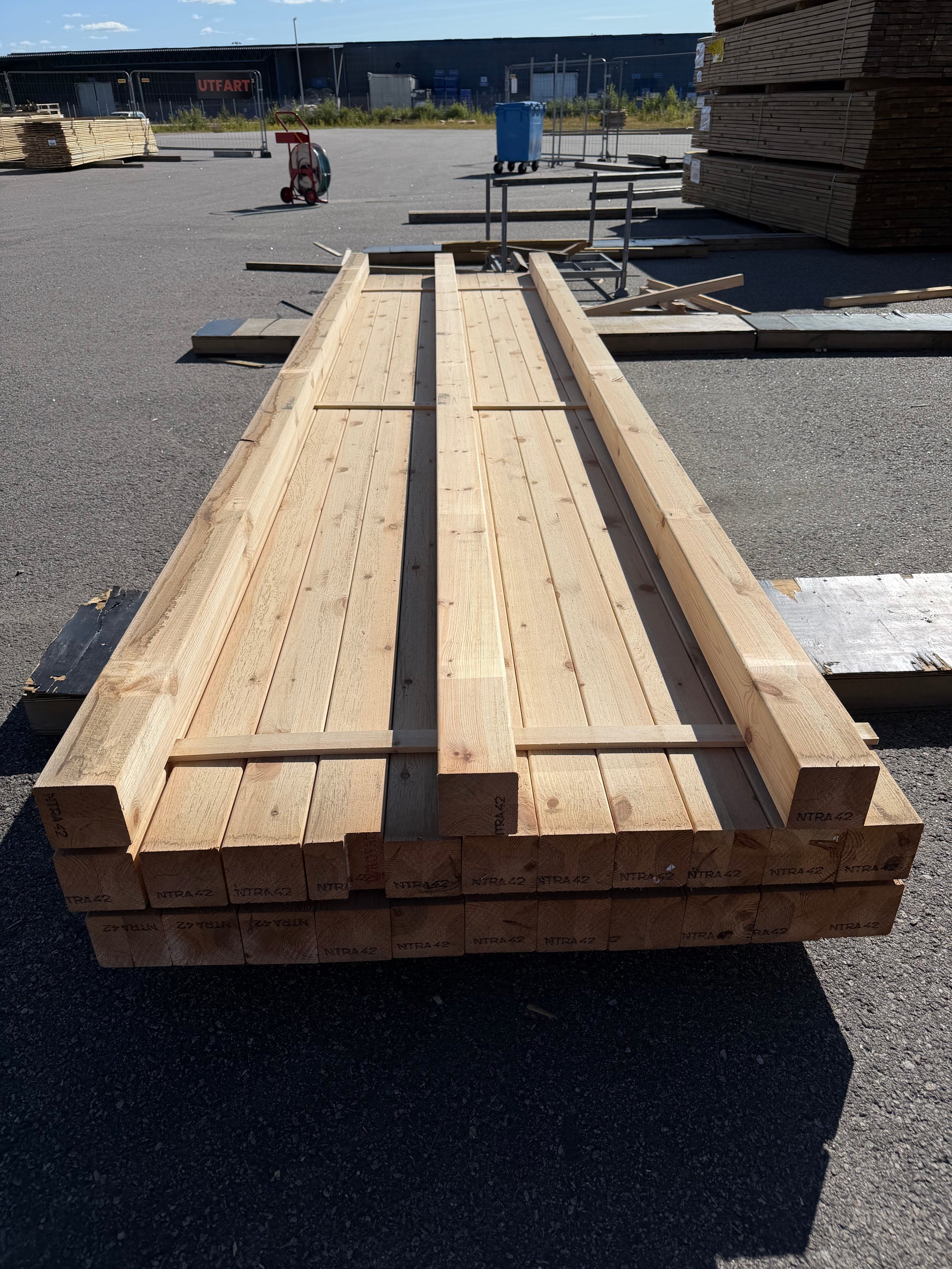 Paket Stolpar 92x92mm 4.18m, 25 st Limträ