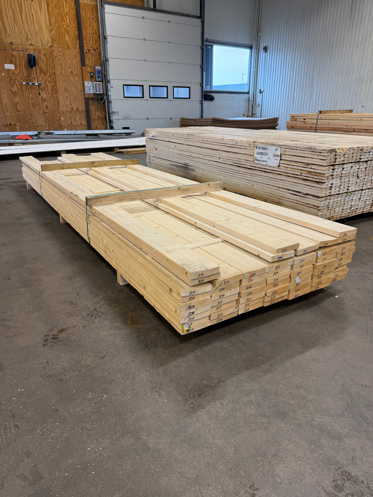 Paket Finsågade Brädor 28×145 mm – 3,90 m – 57 st