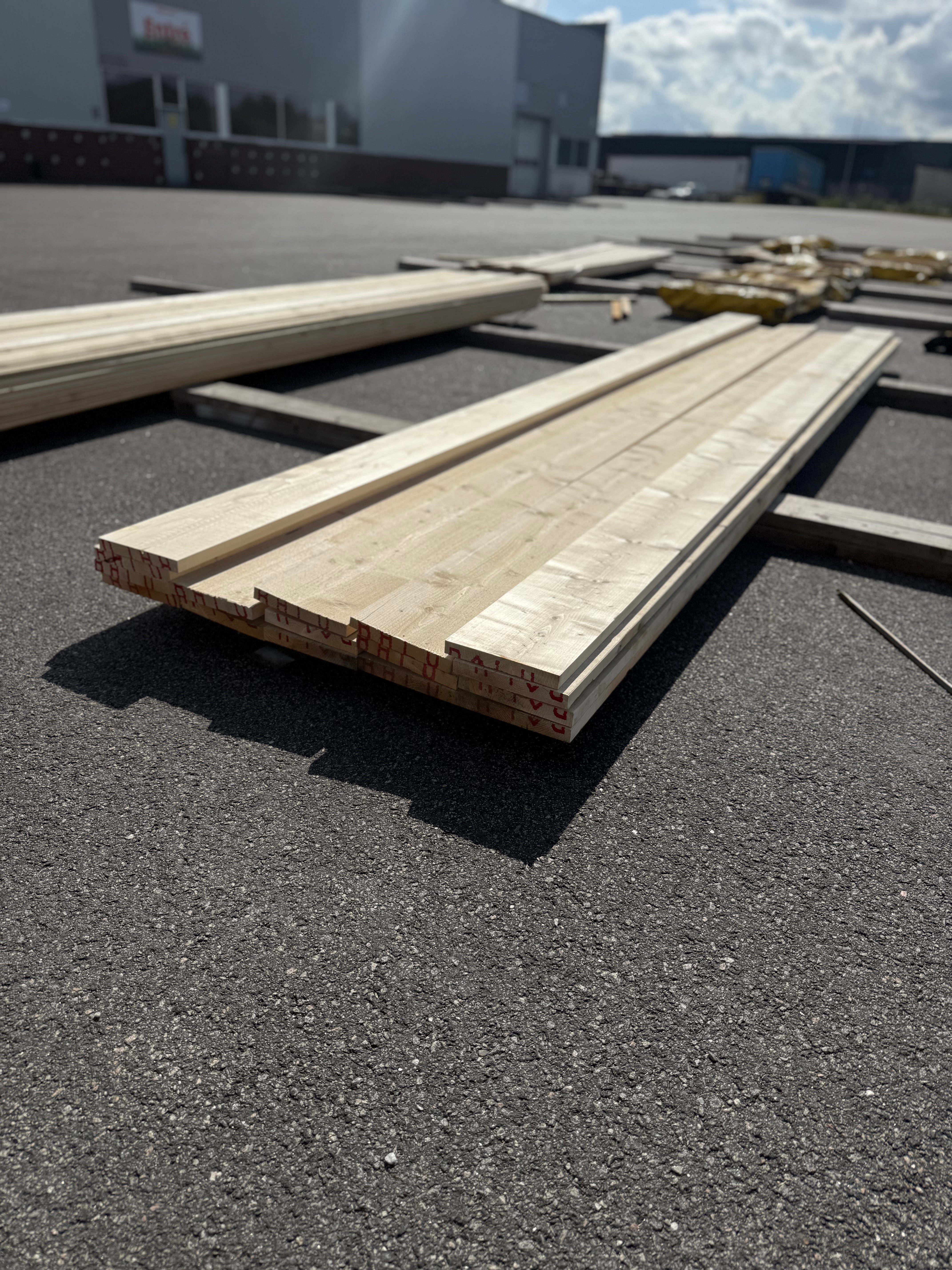 Paket Ytterpanel 28x220 – Gran (16 st, 5,1 m)