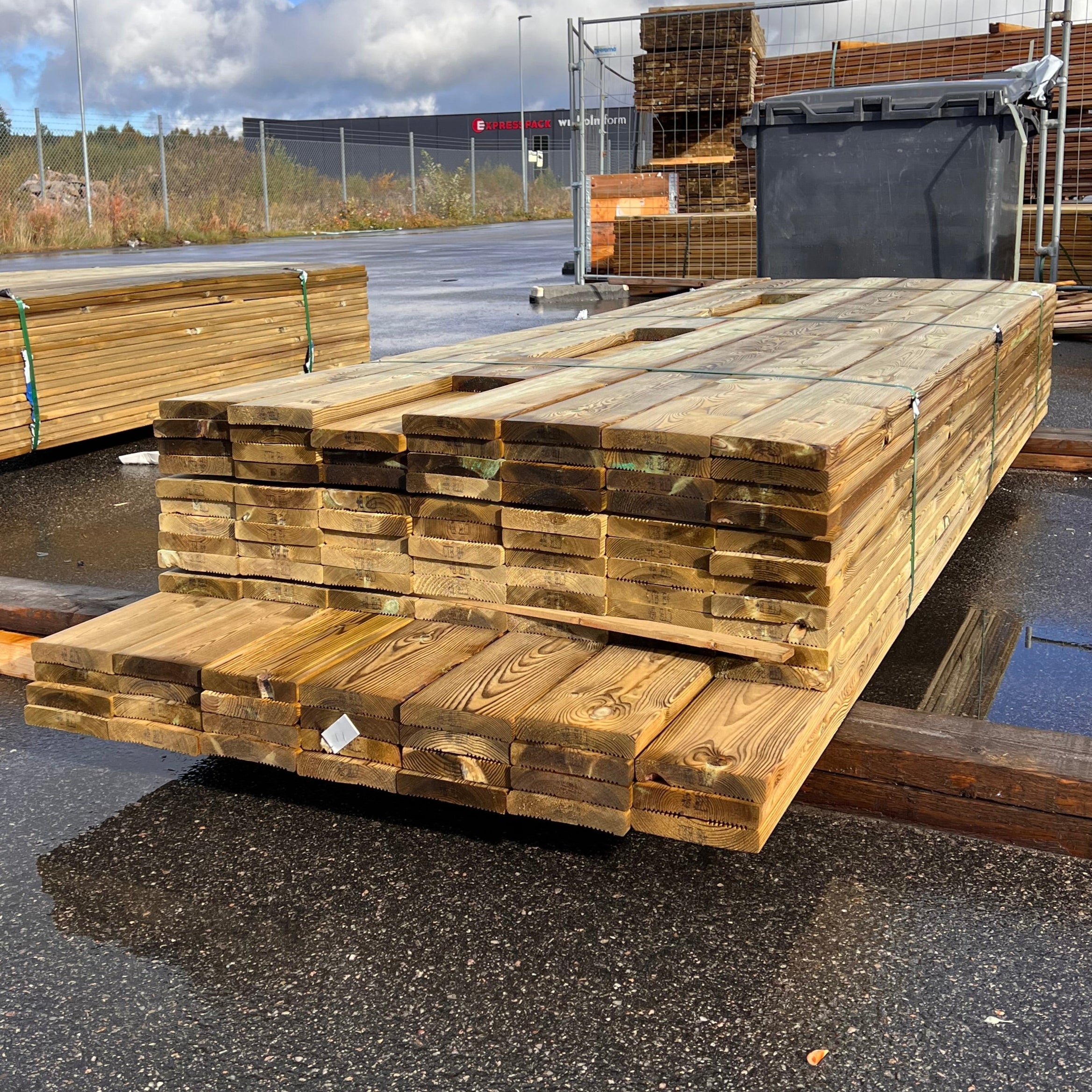 Paket Tryckimpregnerad Rillad Trall 27x145 – 97 st 3,0-3,30m (B-sortering)