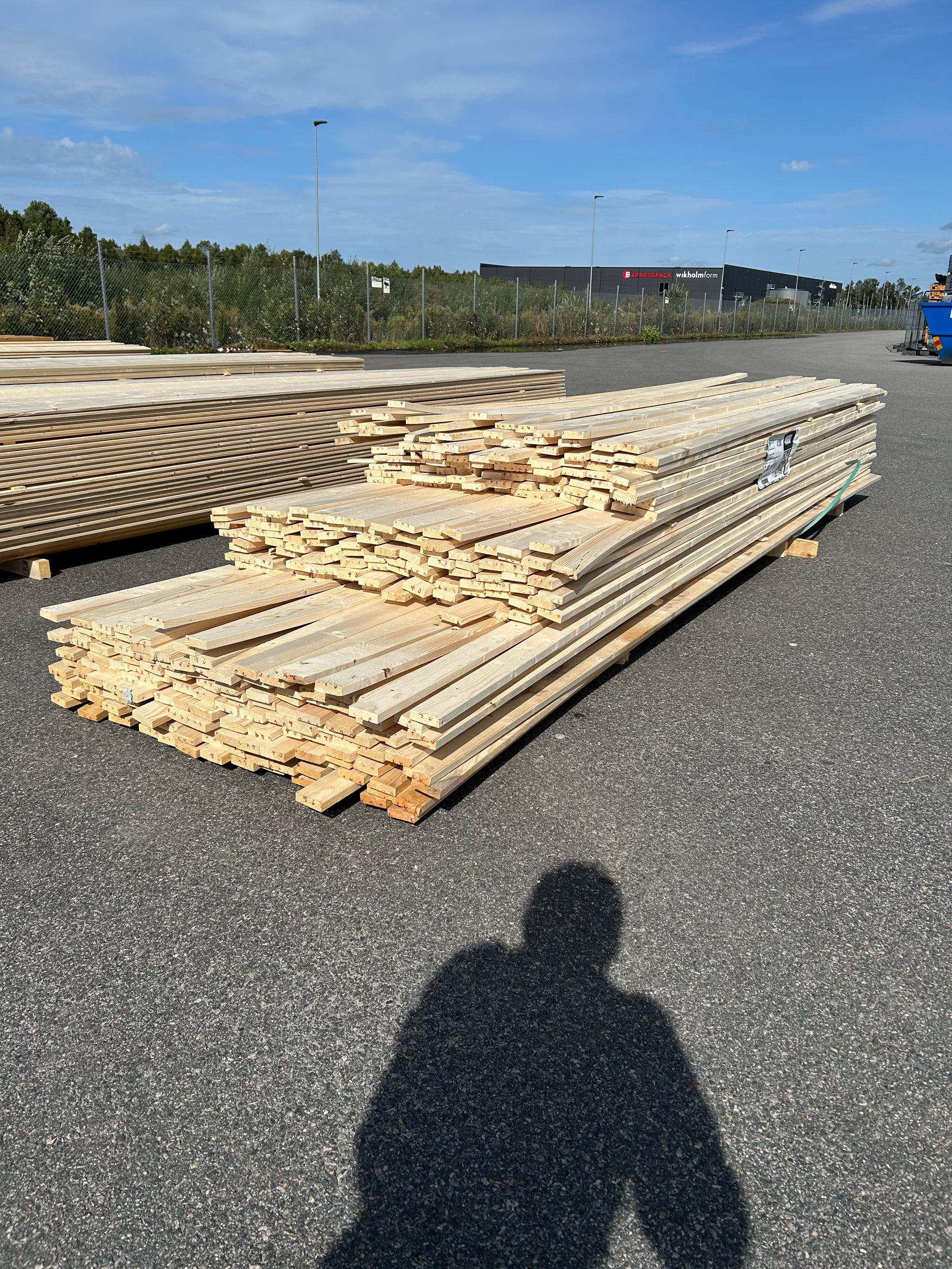 Parti Finsågade Brädor 22x70 mm – 3,60–4,80 m (Andra sortering)