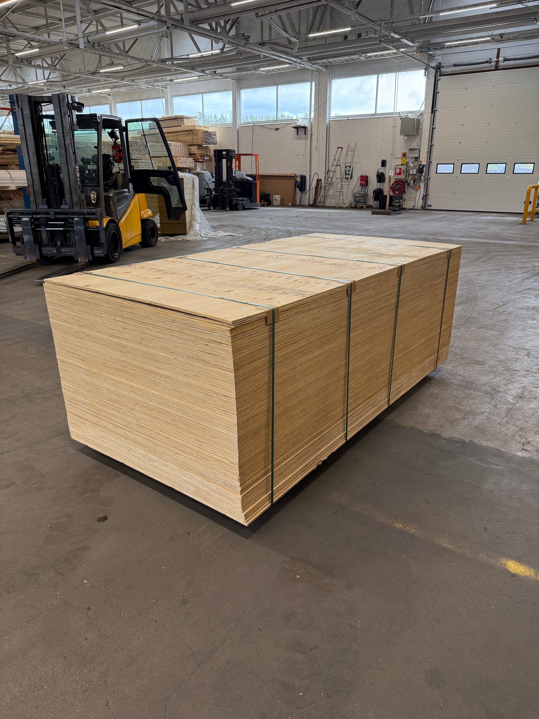 PLYWOOD SKIVOR- 12x1220x2440MM