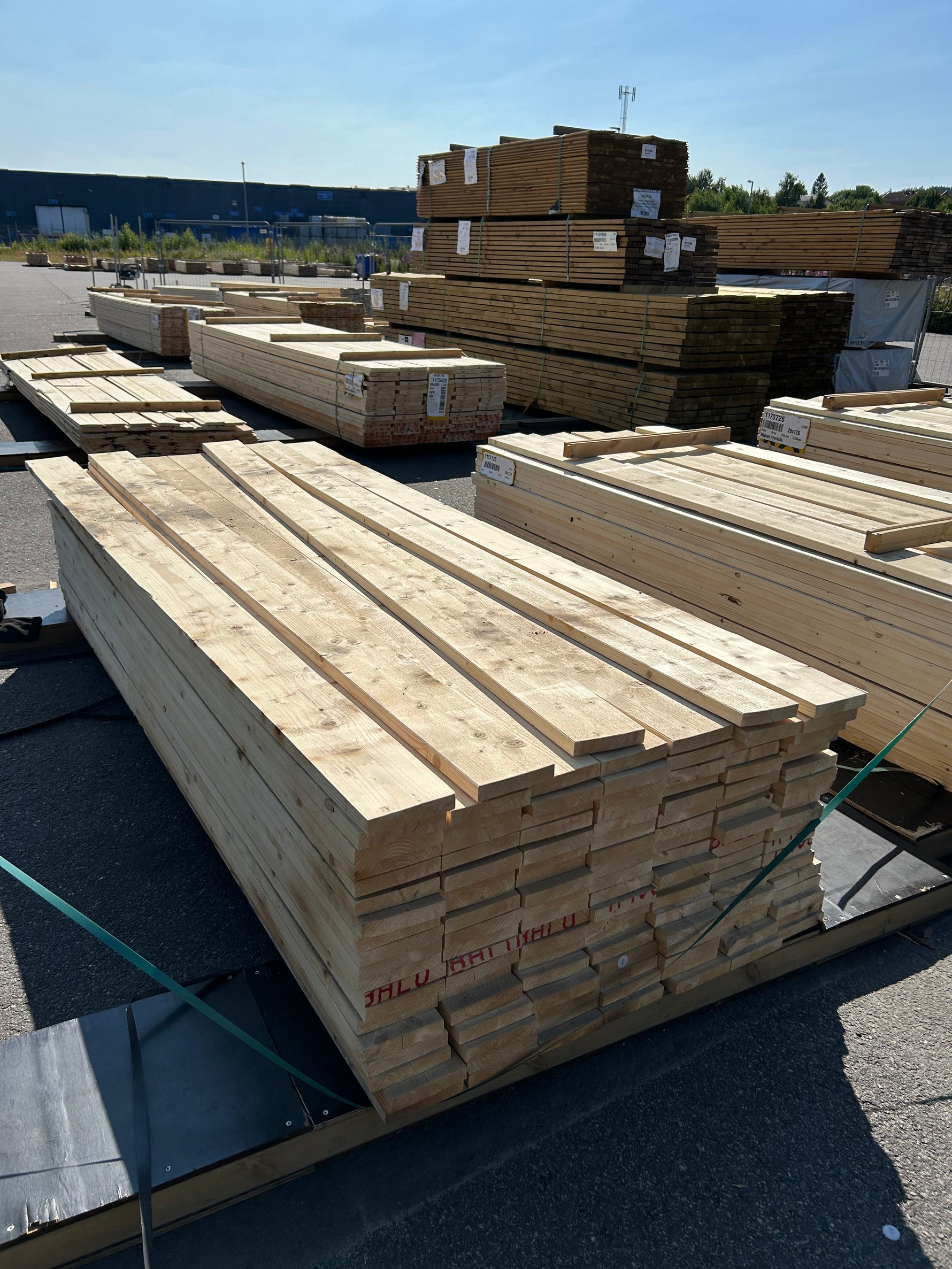 Paket Finsågade Brädor 28x145mm 2.70m 131st Obehandlad