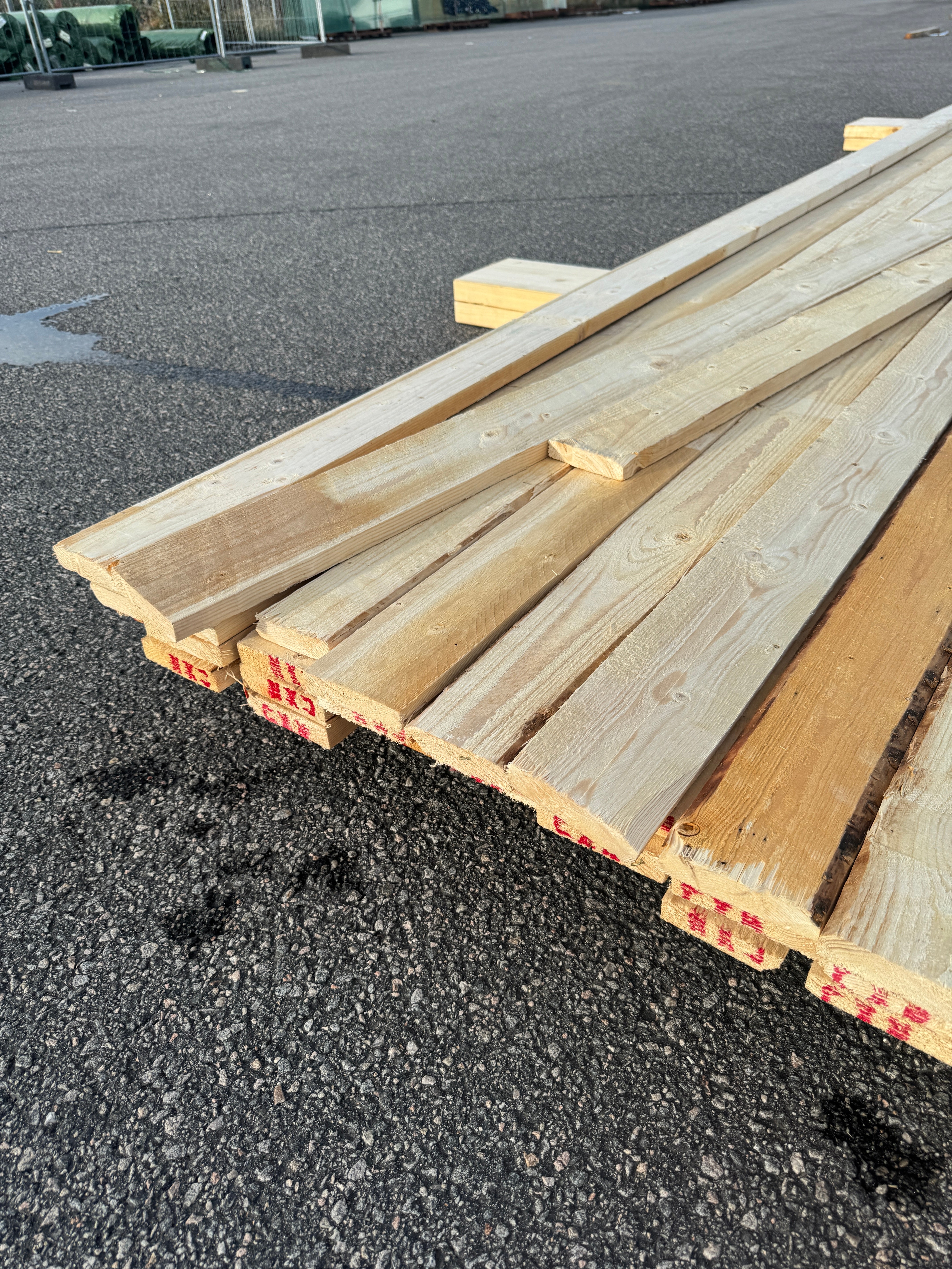 Paket Brädor 22x100mm Råsågad – 41 st (4,0–5,4 m, gran, obehandlad)
