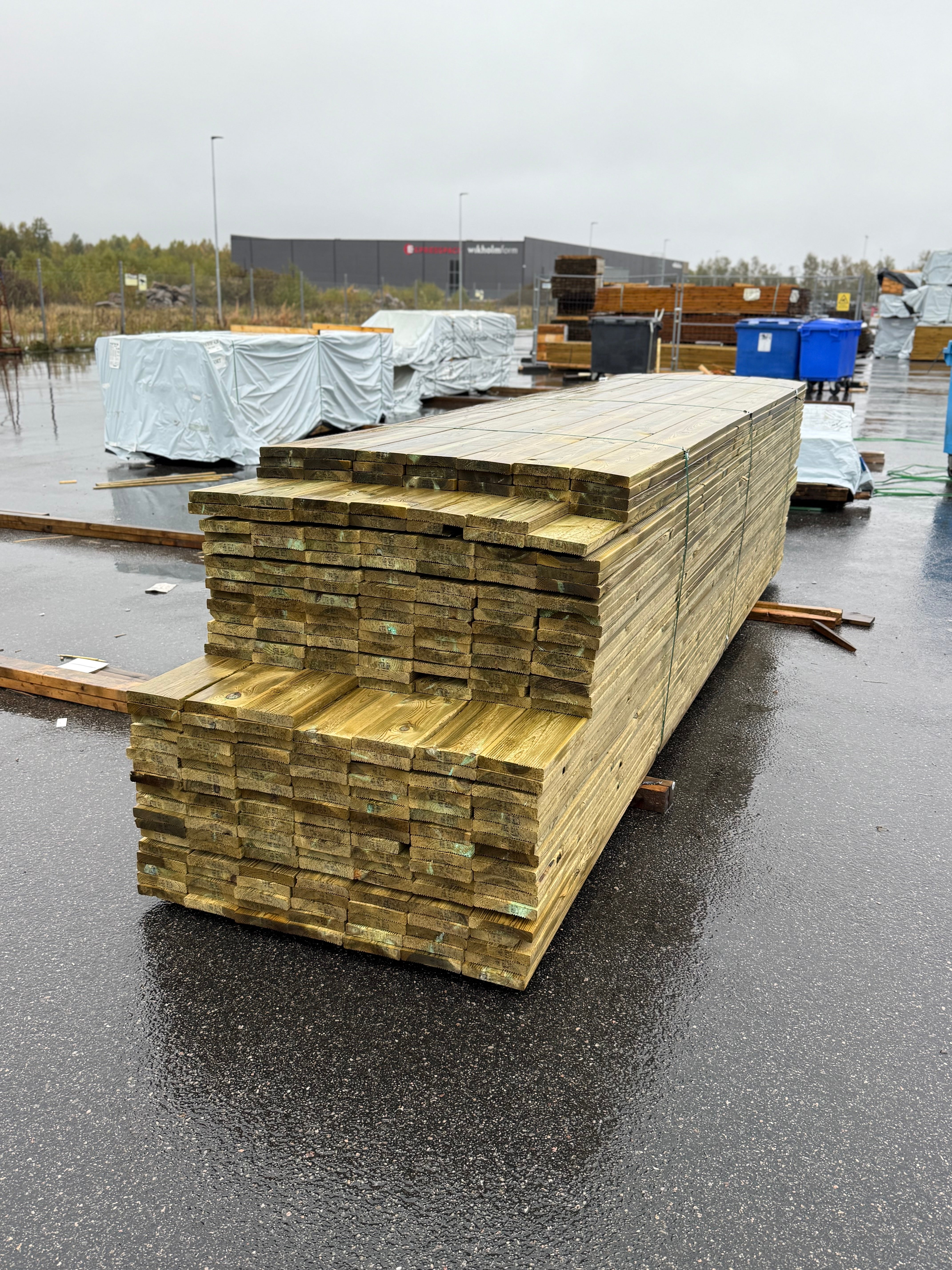 Tryckimpregnerad Rillad Trall 27x145 – 245 st, 3,6-4,20m (B-sortering)