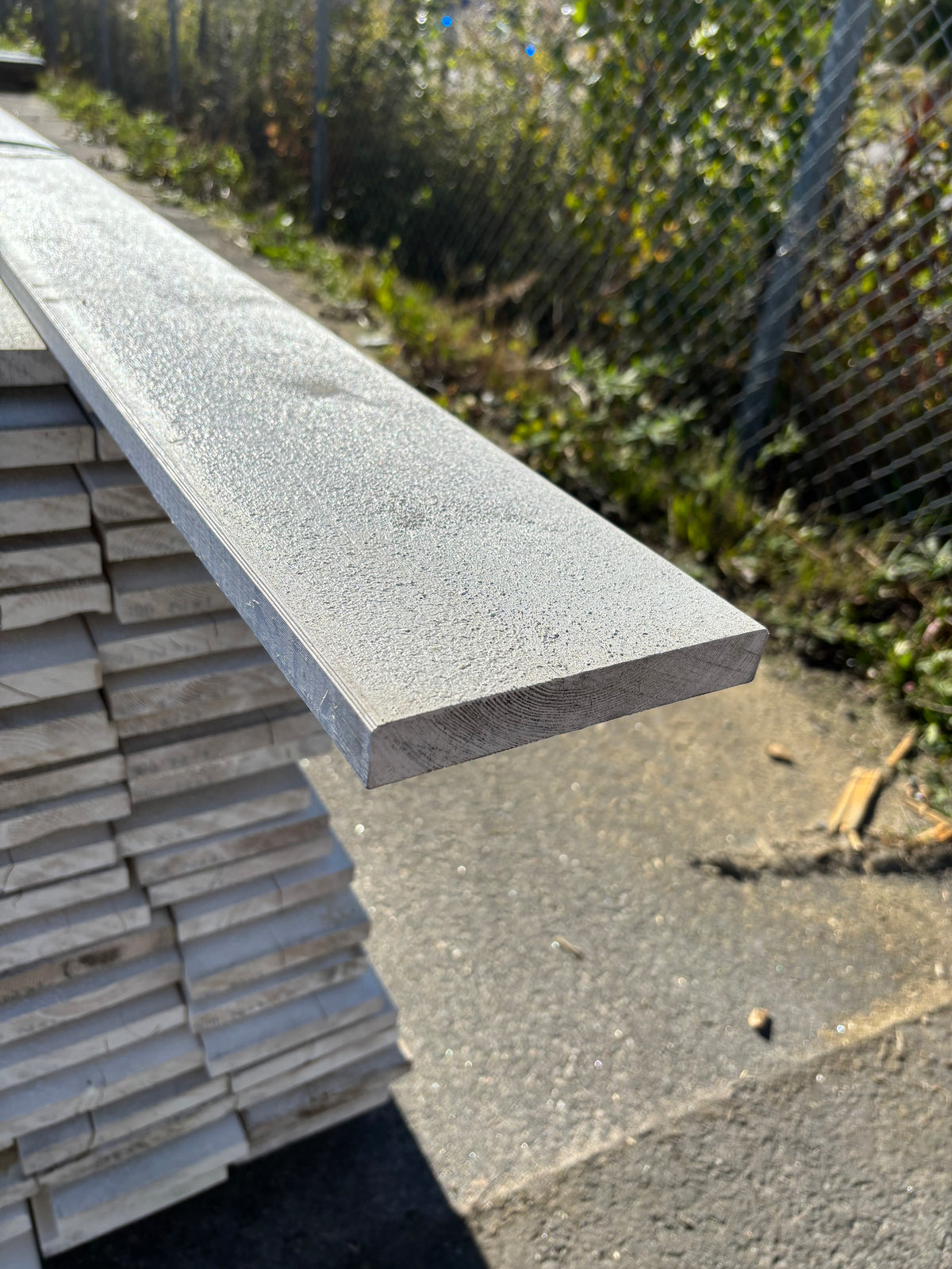 Paket Finsågade Brädor 22x145mm 3,90m 148st Grundmålade