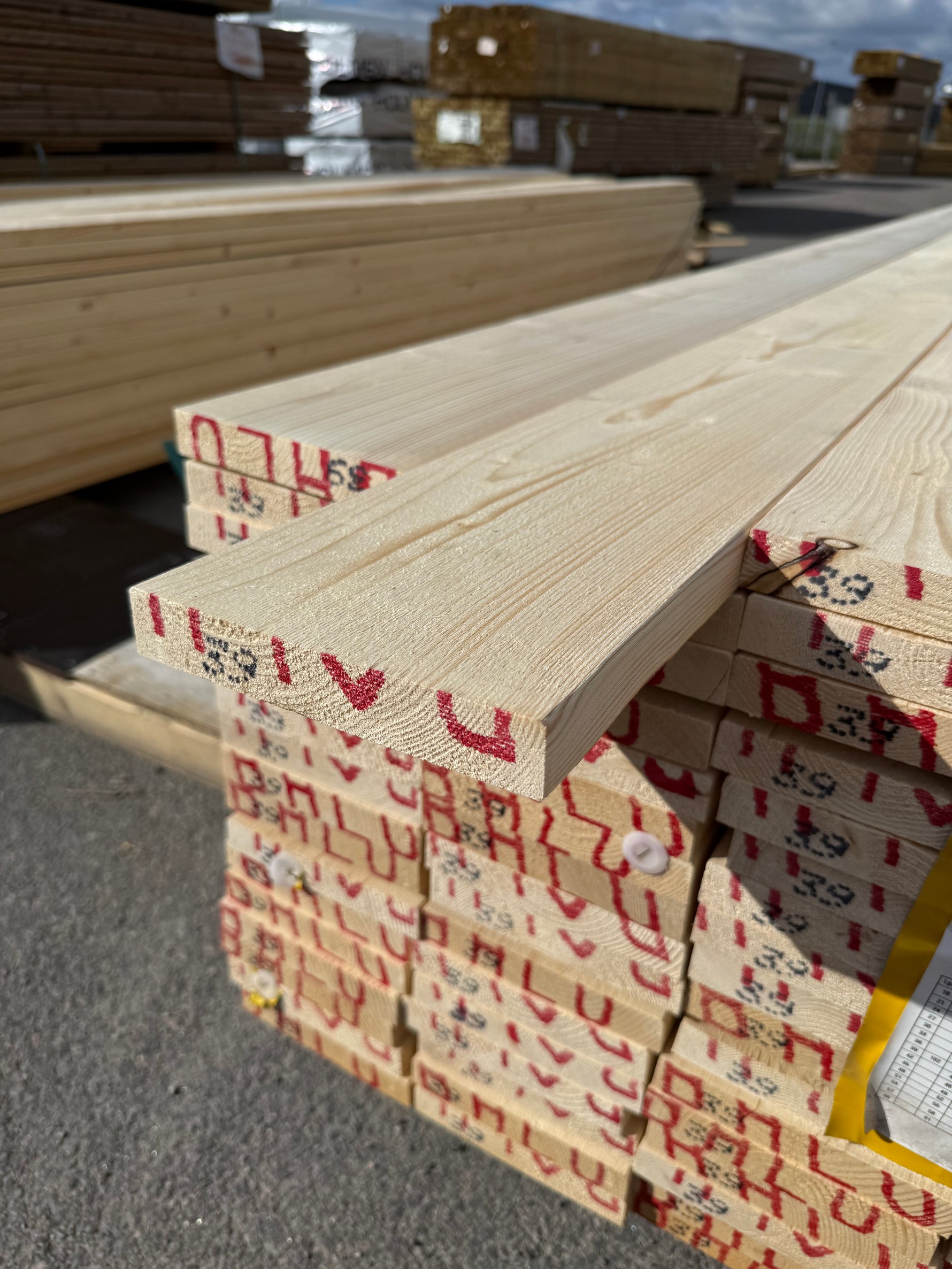 Paket Finsågade Brädor 28x170mm, 102st 3,90m (revor)