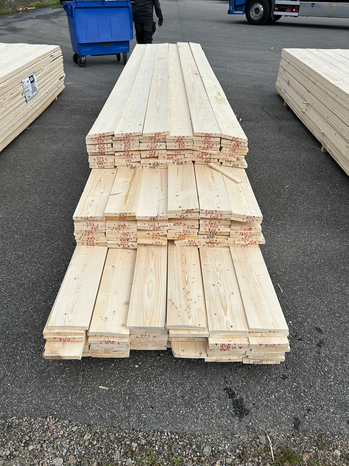 Paket Finsågade Brädor 22x170 mm – 4,20–5,40 m (Andra sortering)
