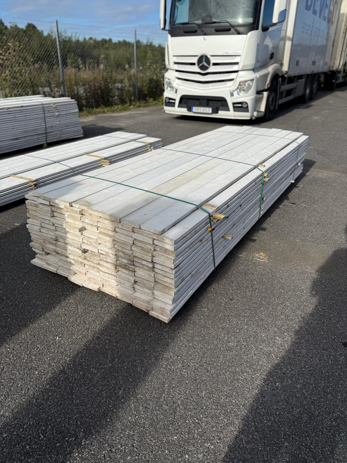 Paket Finsågade Brädor 22x120mm 3,00m 143st Grundmålade
