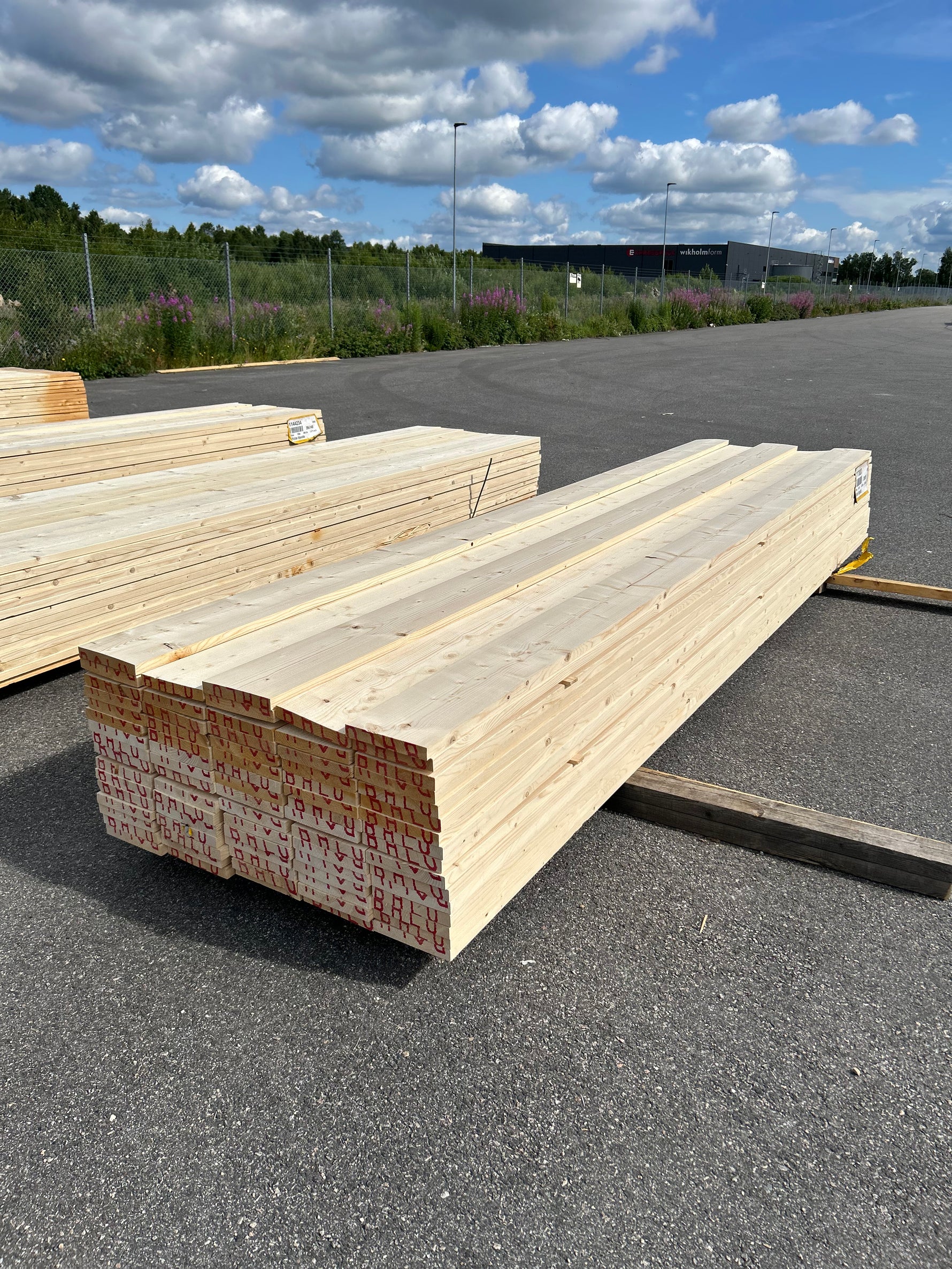 Paket finsågade Brädor 28x195mm 78st 4.20m Obehandlade