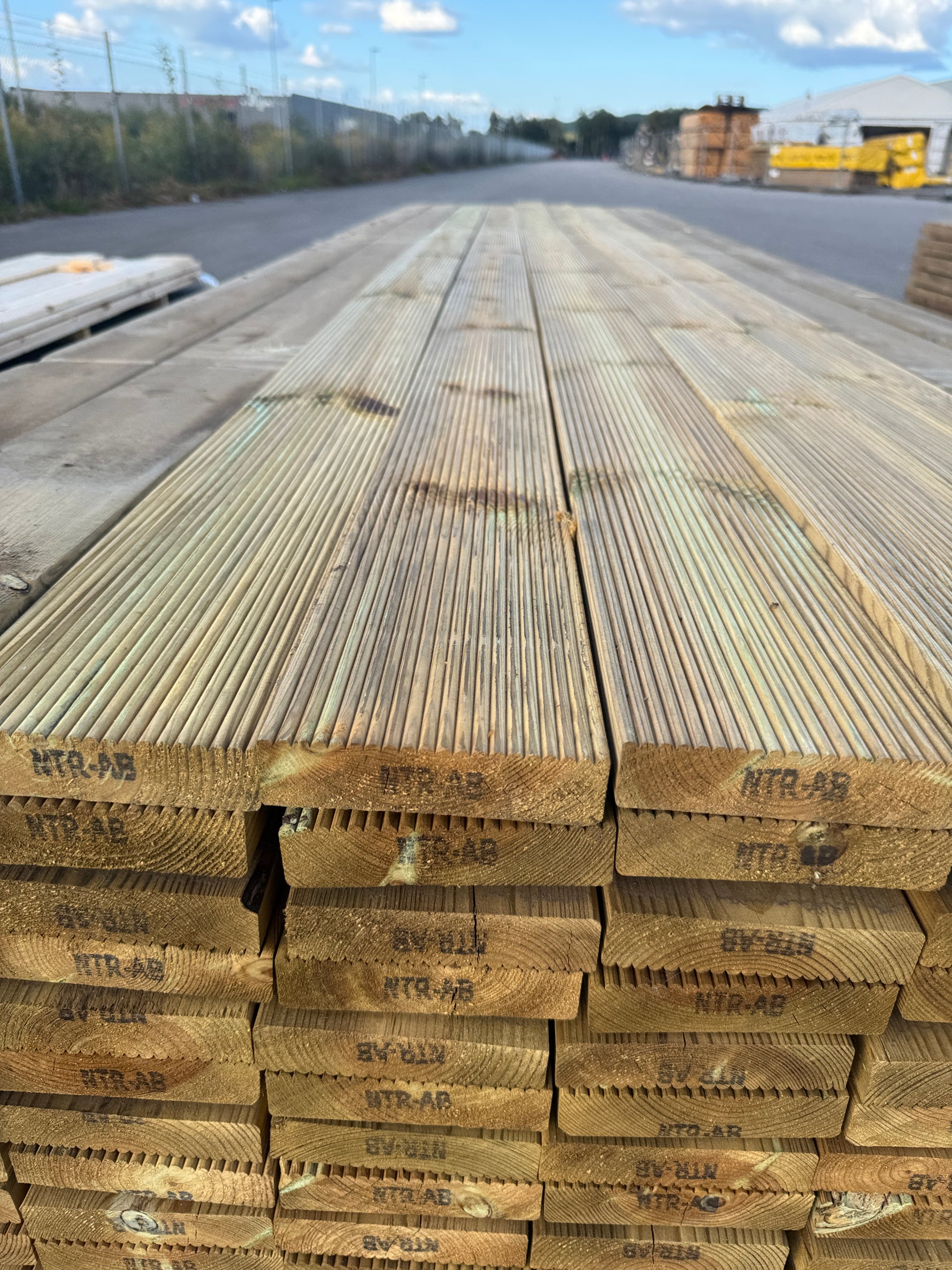 Paket Rillad Trall 28x120 – 144st – 4.20 m – NTR AB A-sortering
