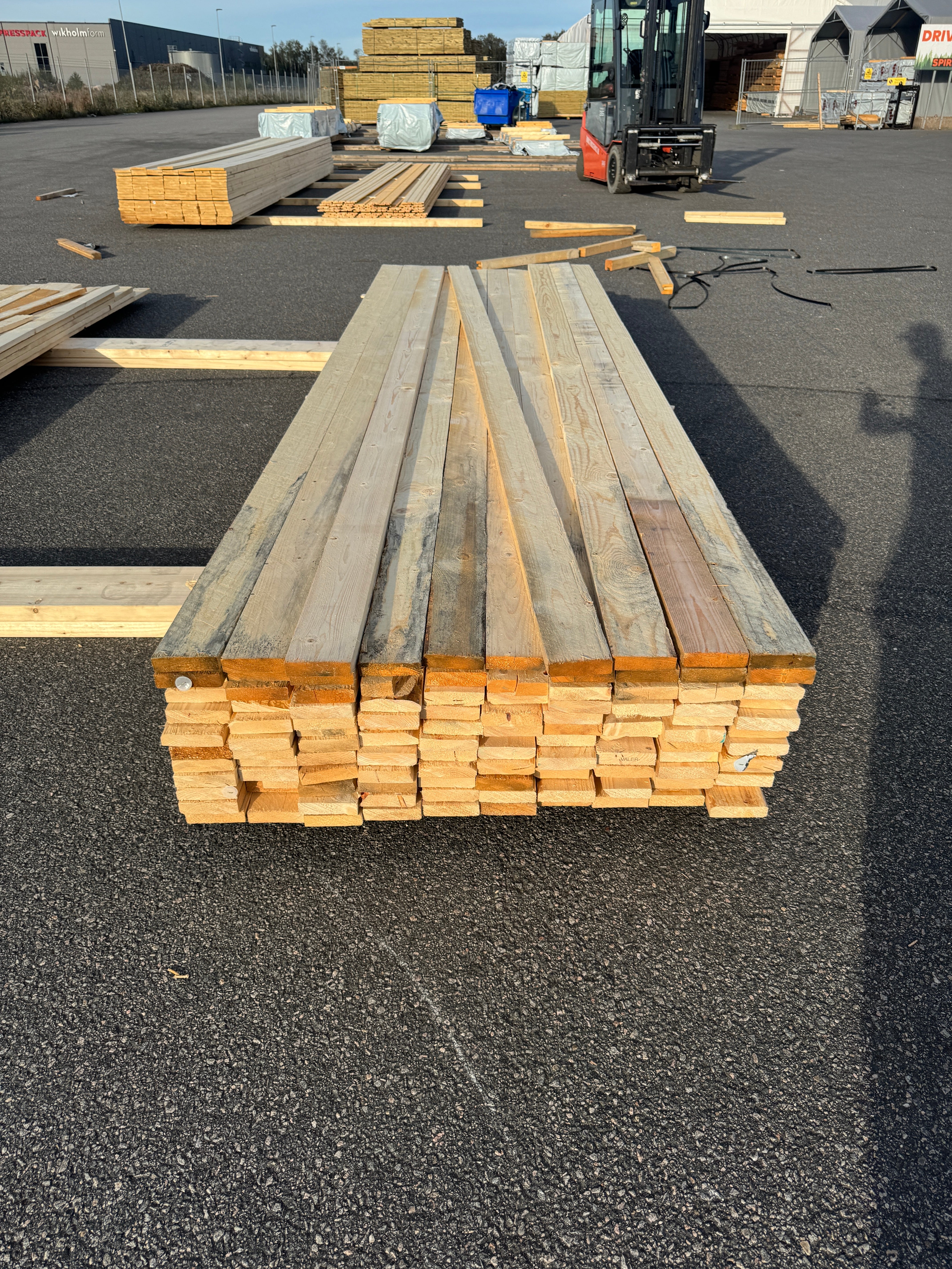 Paket Brädor 25x100mm Råsågad – 117 st (3,6–5,1 m, gran, obehandlad)