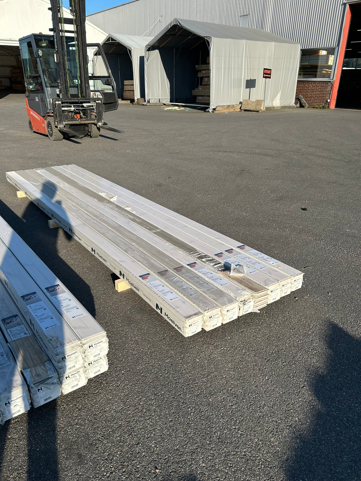 Parti Golv Moelven 14×117×4200 mm – Vit, 29,6 m²