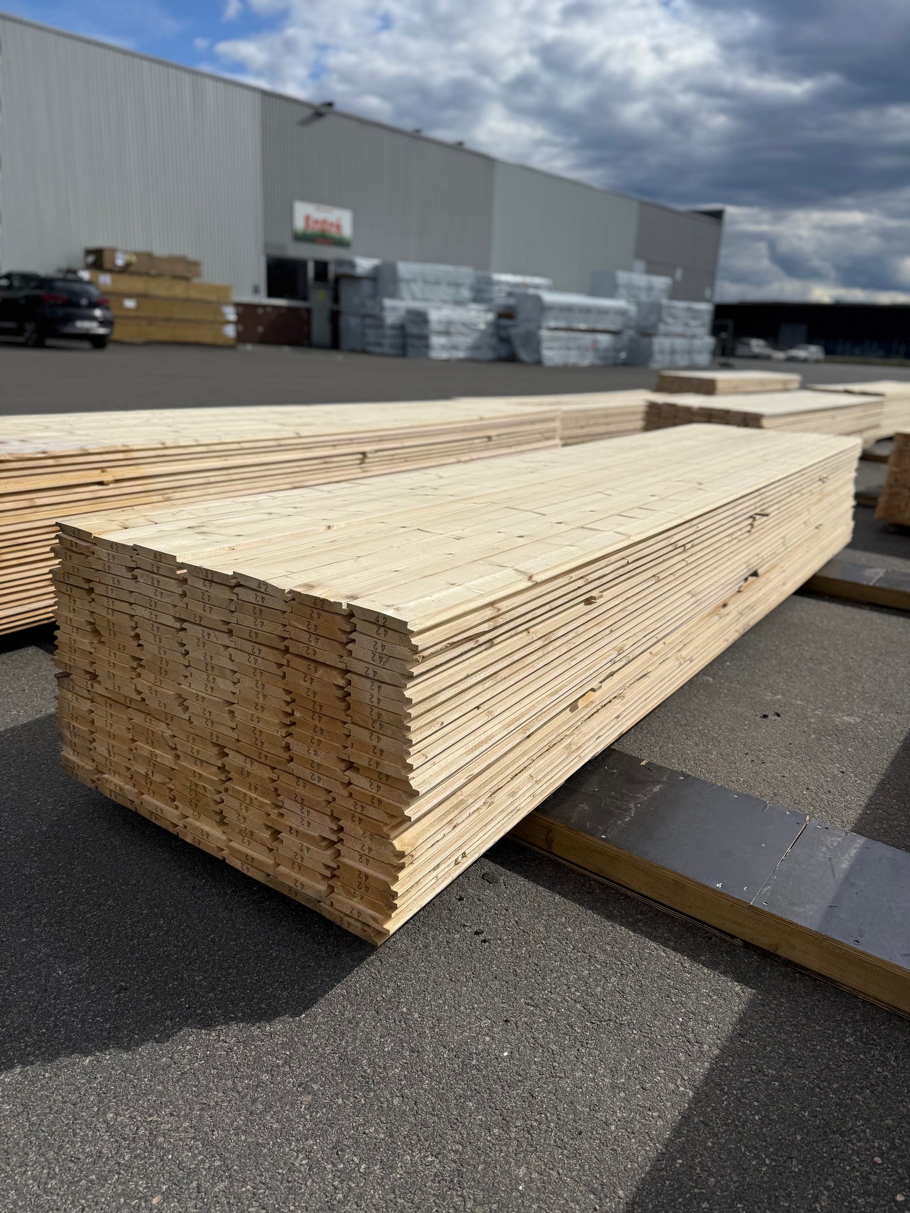 Paket Ytterpanel Dubbelfas Fals 22x145mm 4.20m – 175st (Obehandlad)