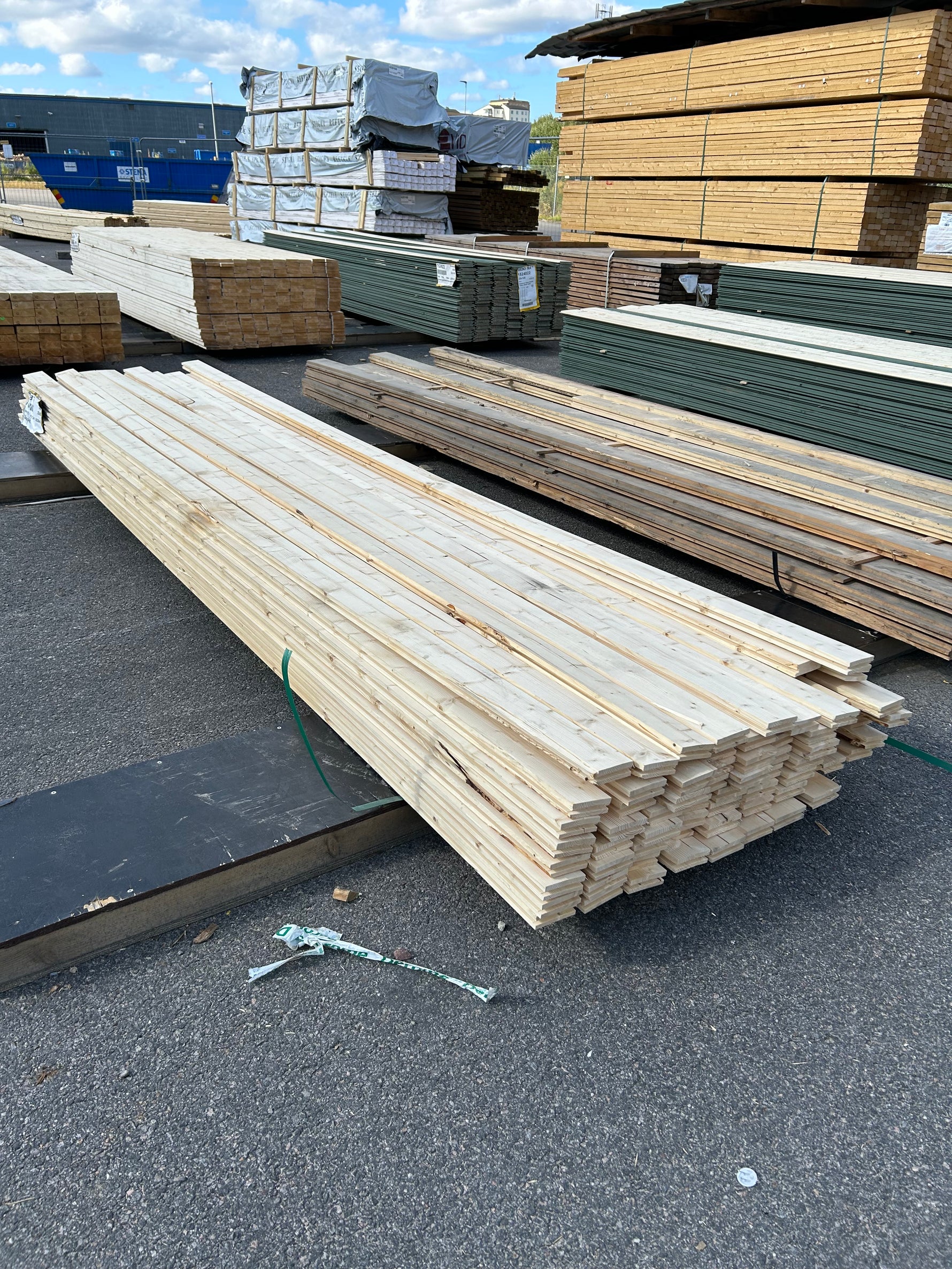 Paket Slätspont 28x95mm 3,90m 67st Gran