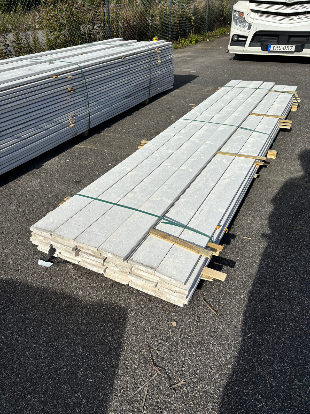 Paket Finsågade Brädor 22x145mm 3,90m 34st Grundmålade
