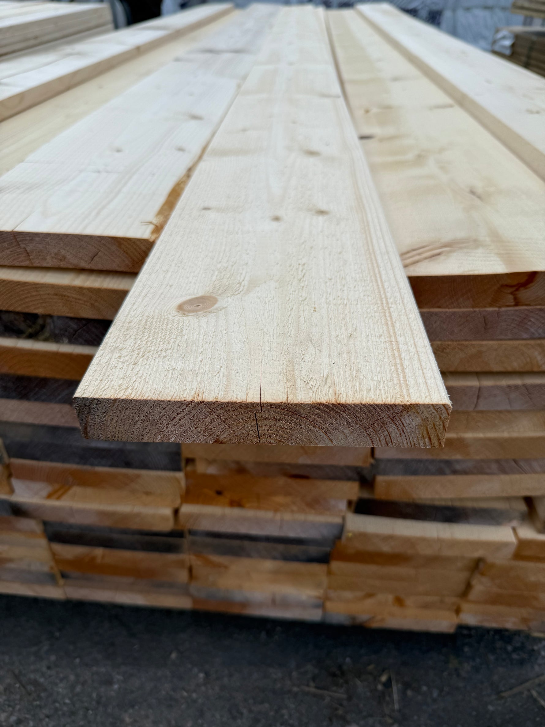Paket Finsågade Brädor 28x170mm, 107st 3,30m