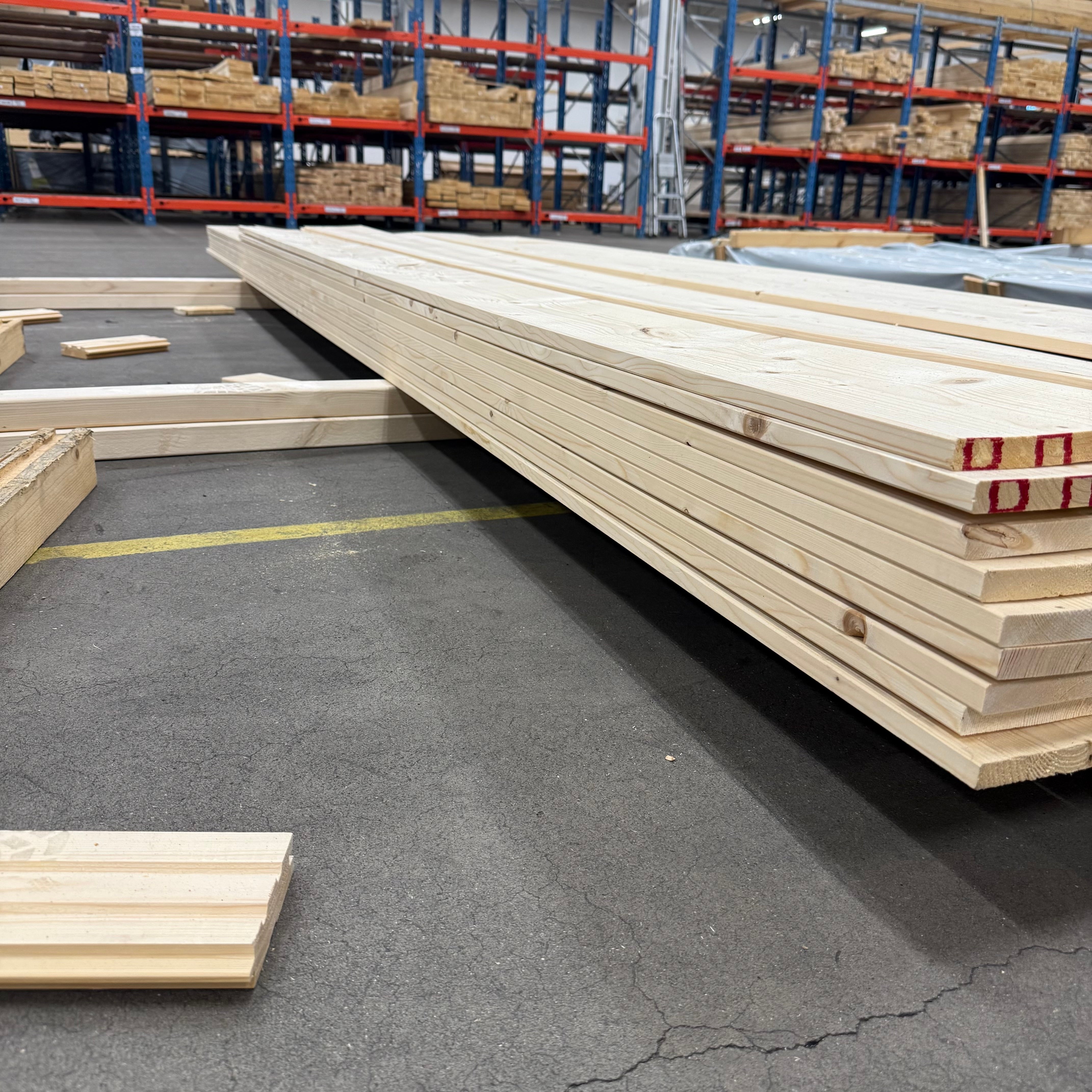 Paket Hyvlade Brädor 19x195mm – 44 st (3,3–4,8 m, gran, utskott)