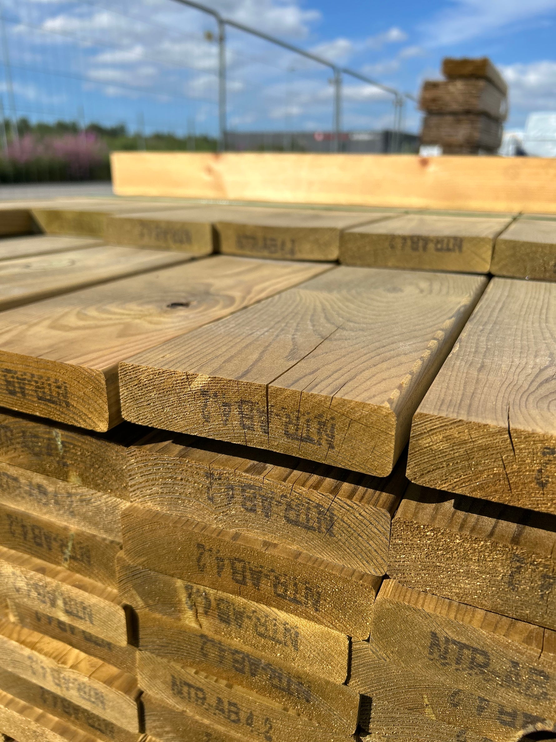 Paket Tryckimpregnerad Trall 28x120mm 3,90–4,20m 135st B-Sortering