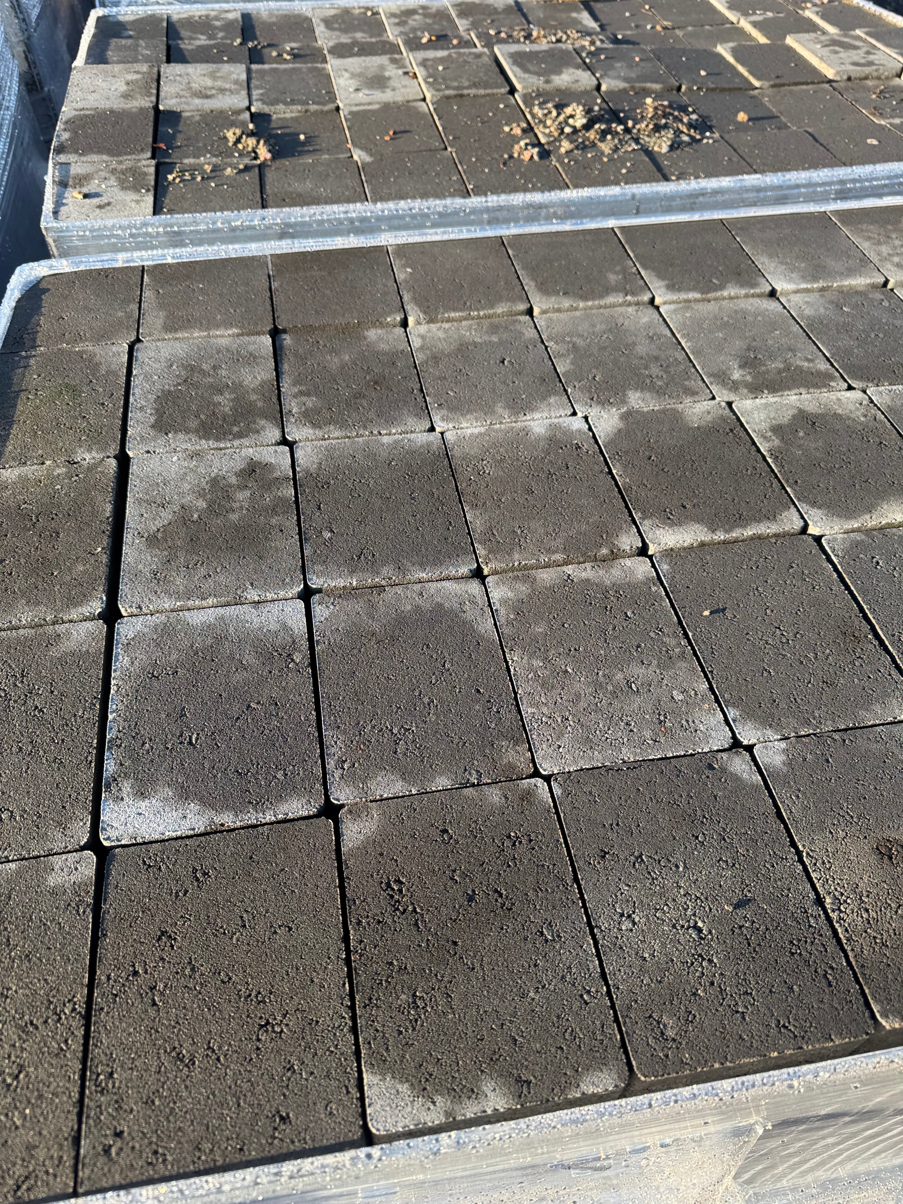 Scala 105x140x70 mm – Antracit 170 kr/kvm (2,5 kr/sten)