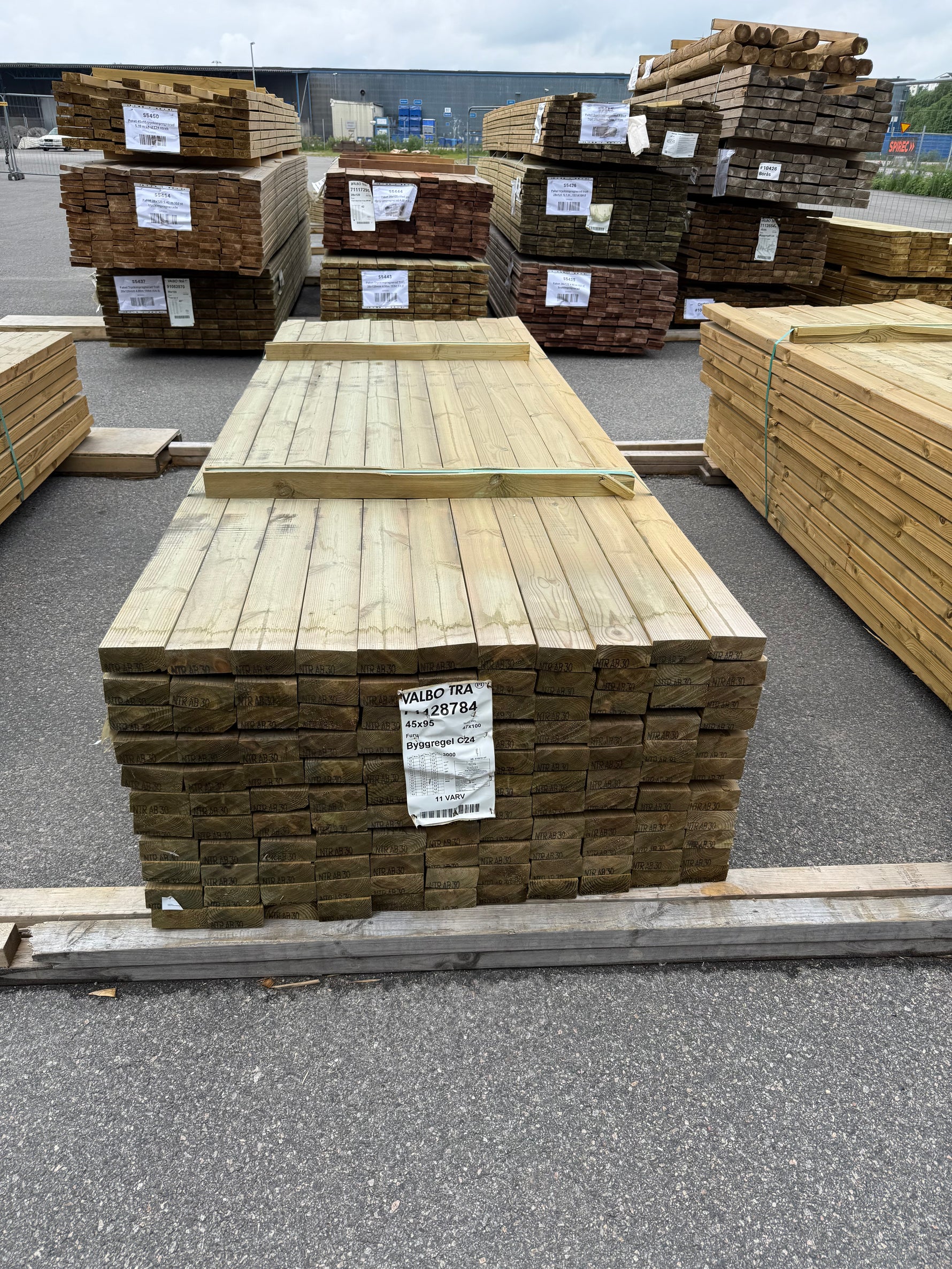 Paket Tryckimpregnerade Reglar 45x95mm 3.0m 121st NTR AB C24 vridet