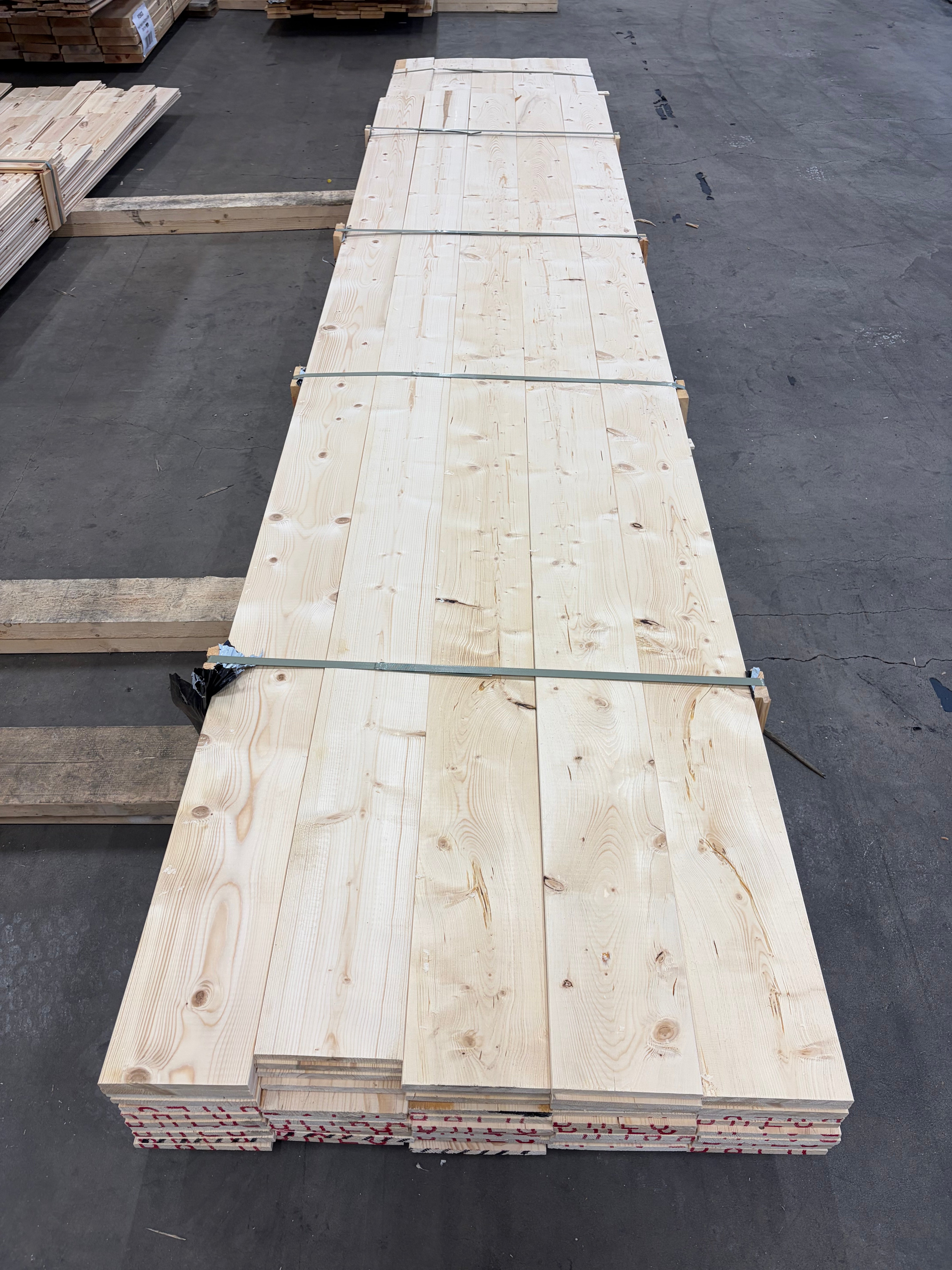 Paket Brädor Runtomhyvlat 4-fas – 55 st (4,2–5,1 m, Gran, Utskott)