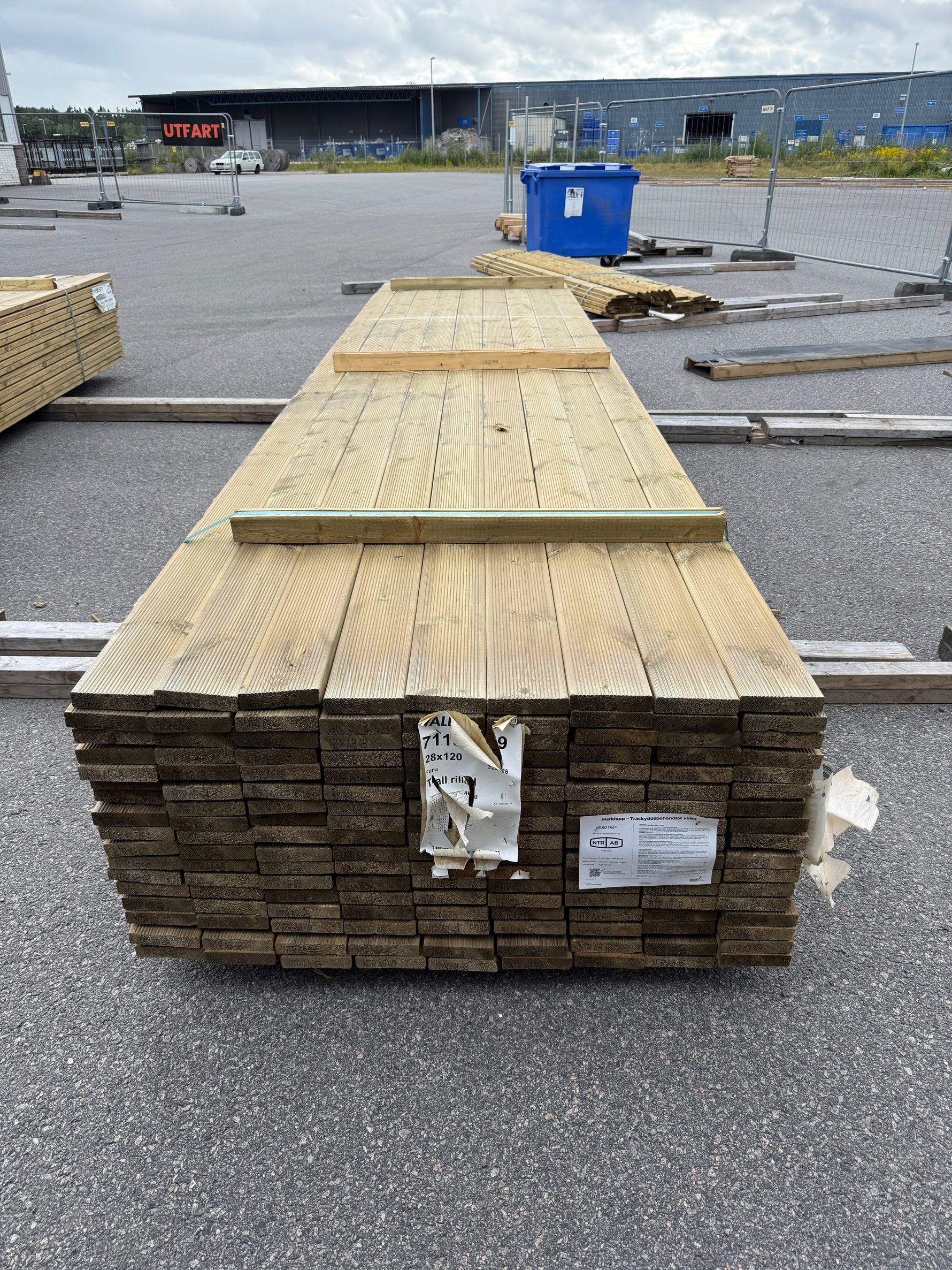 Paket Tryckimpregnerad Rillad Trall 28×120 mm, 153 st 4,80 m