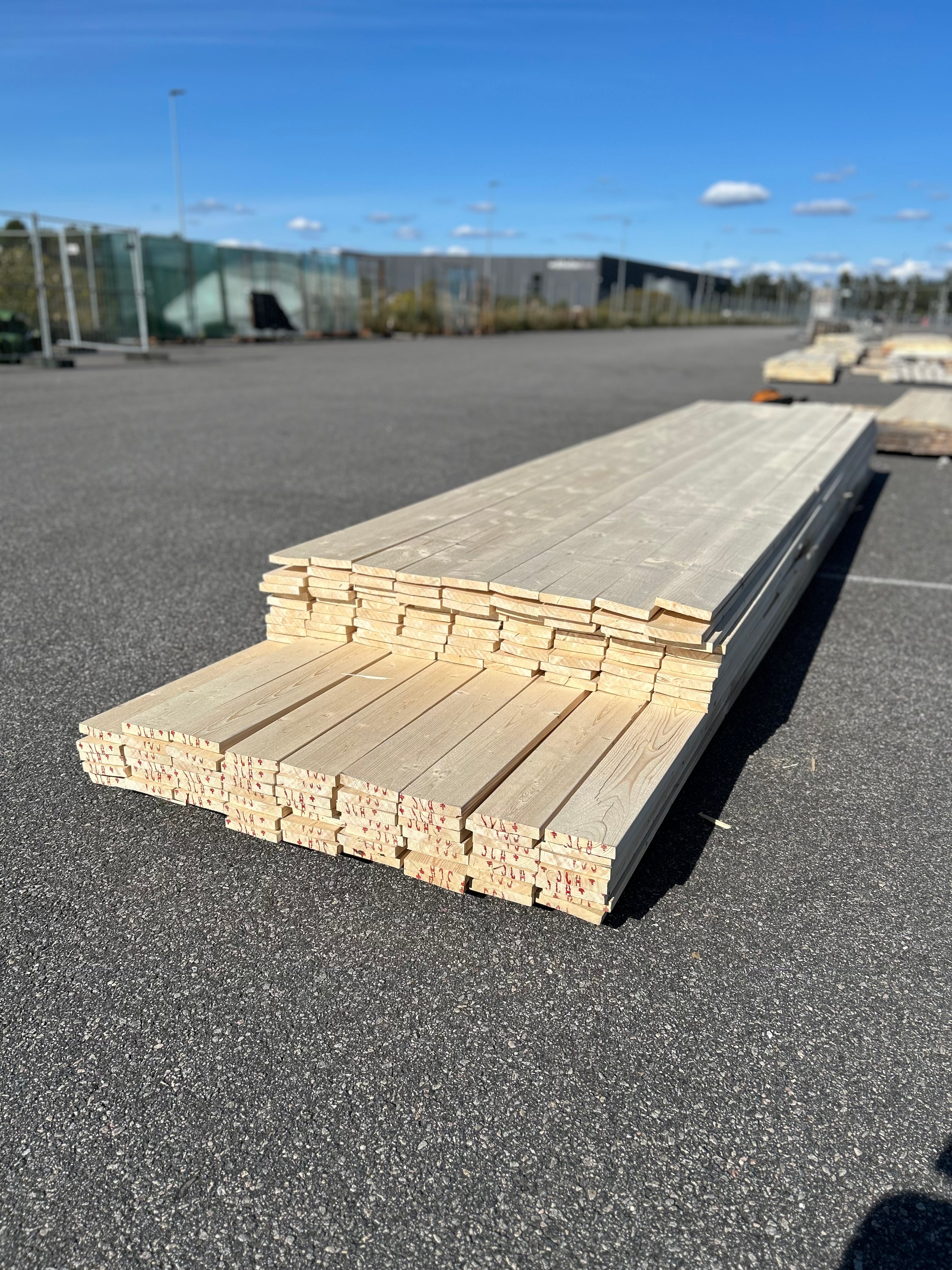 Paket Finsågad Panel 22x120mm 142st 4.80–5.40m – Andra sortering