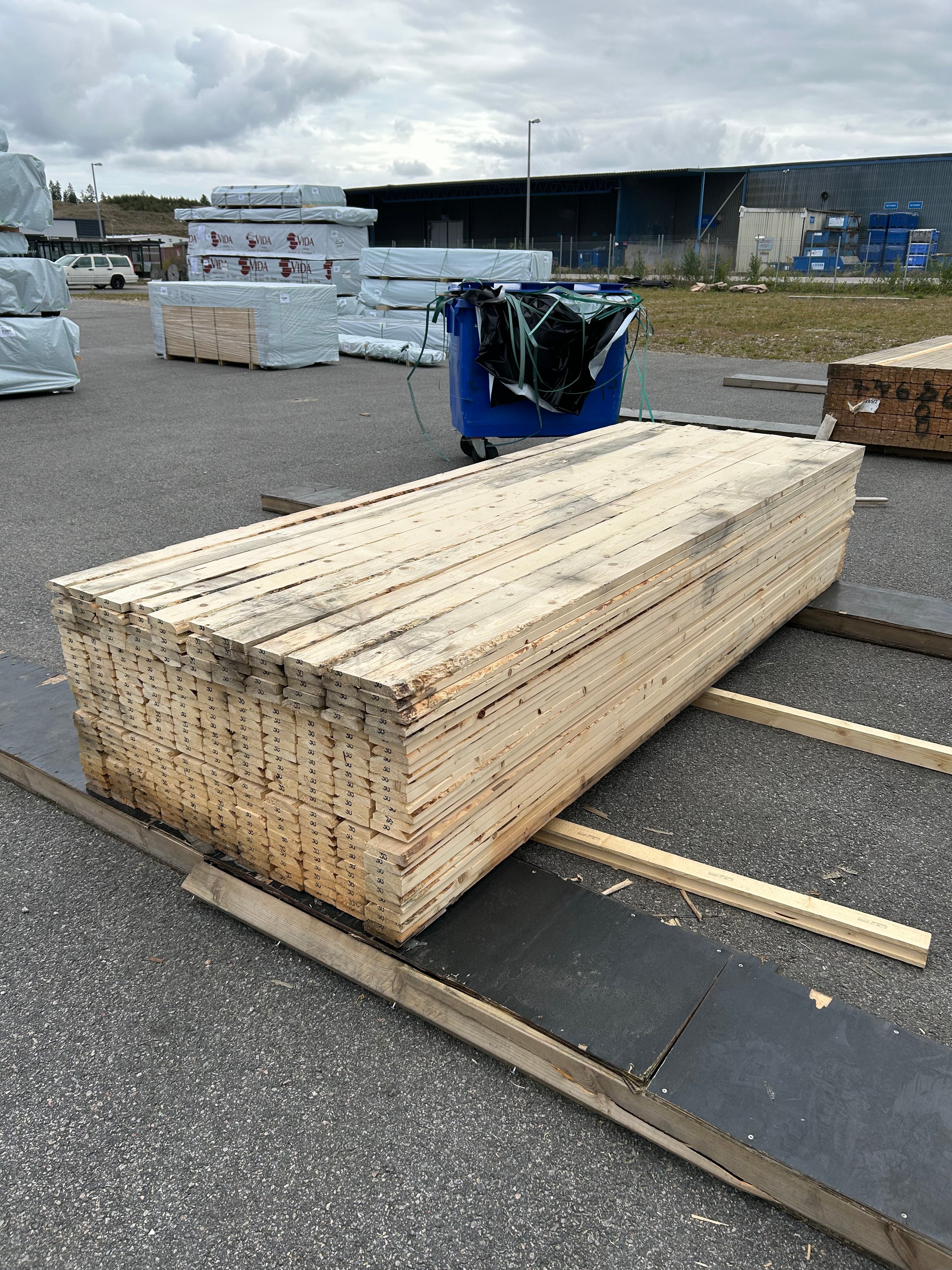 Paket Råsågade Brädor 22x95mm 3,00m 275st (fuktskadat)
