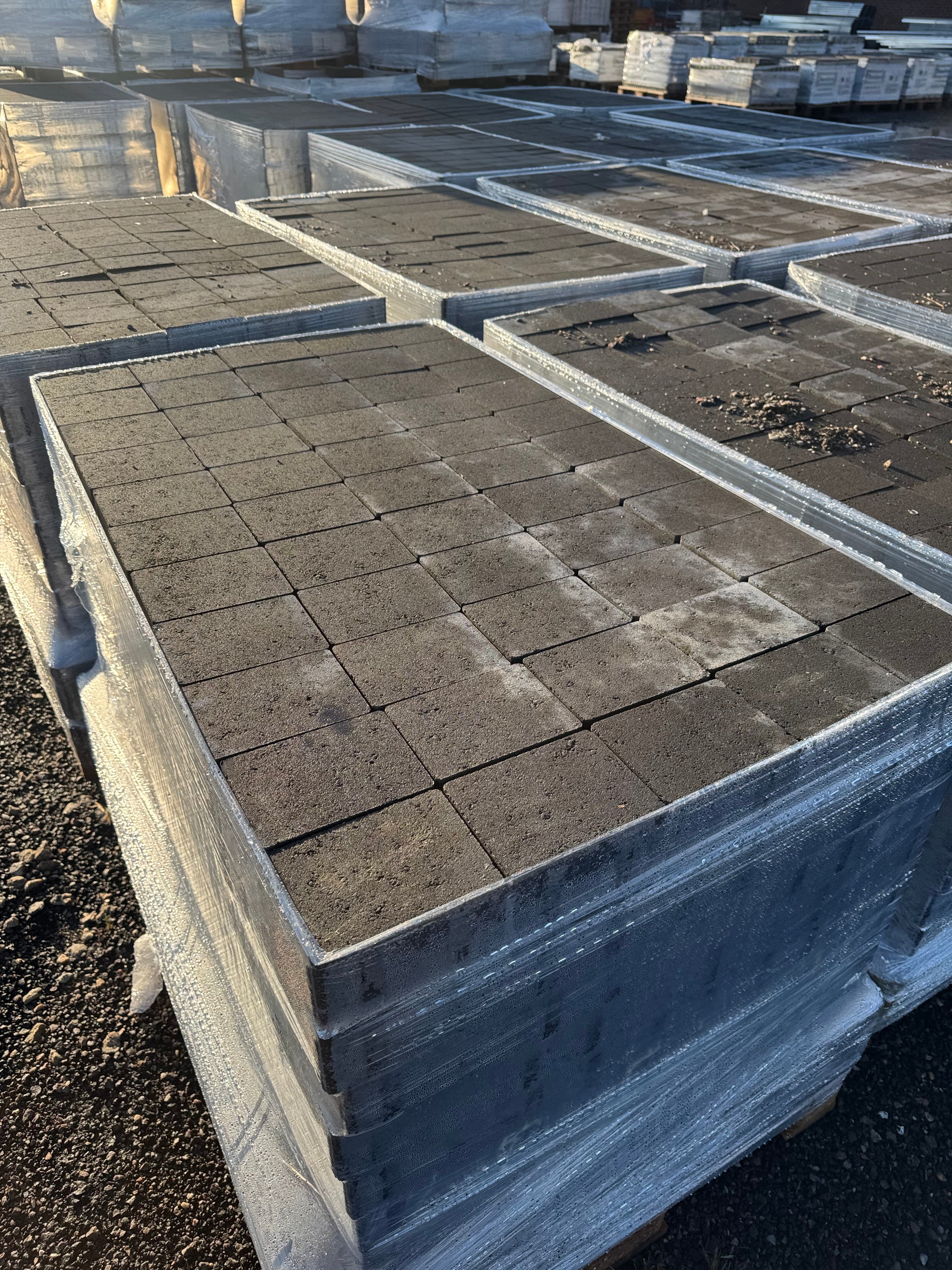 Scala 105x140x70 mm – Antracit 170 kr/kvm (2,5 kr/sten)