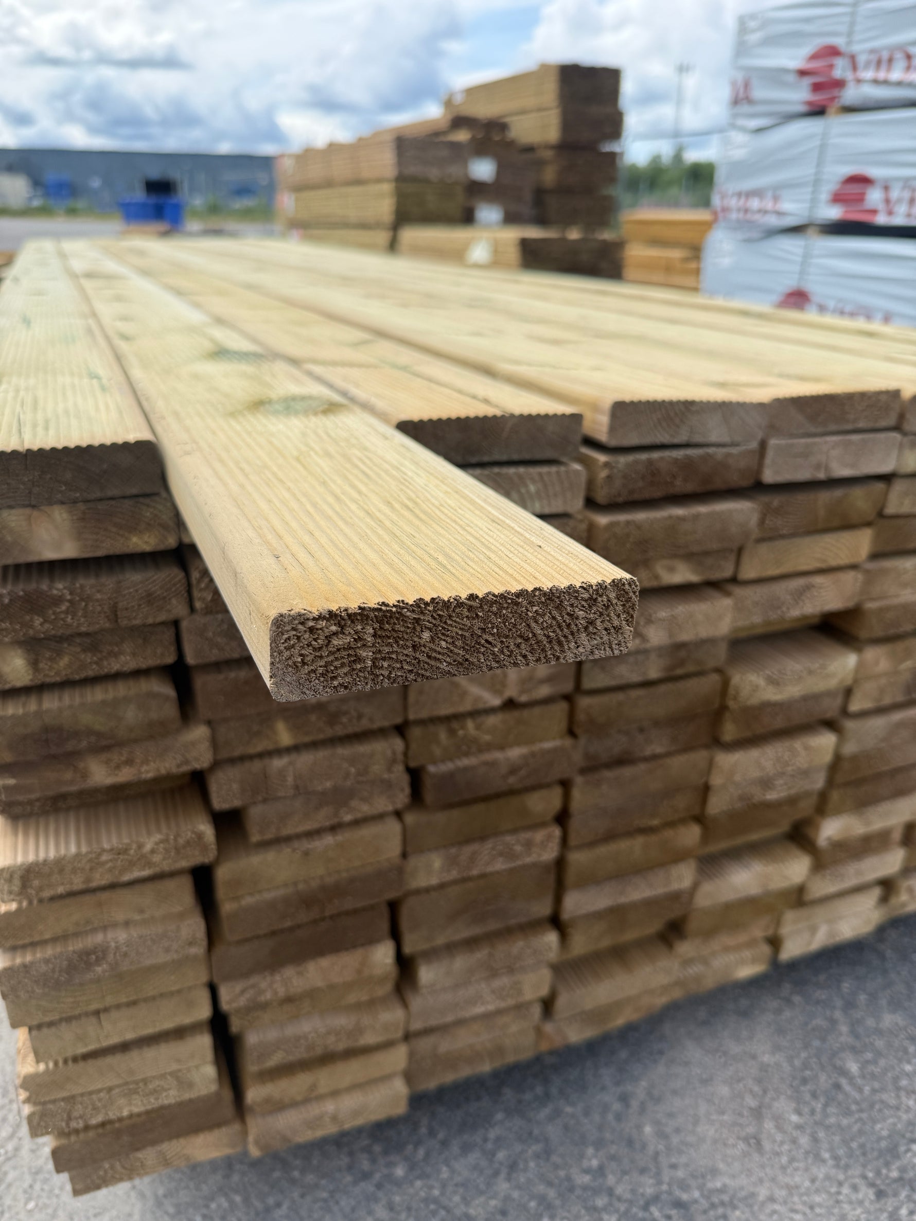 Paket Tryckimpregnerad Rillad Trall 28x120mm, 144st 4.20m- Väderbitet