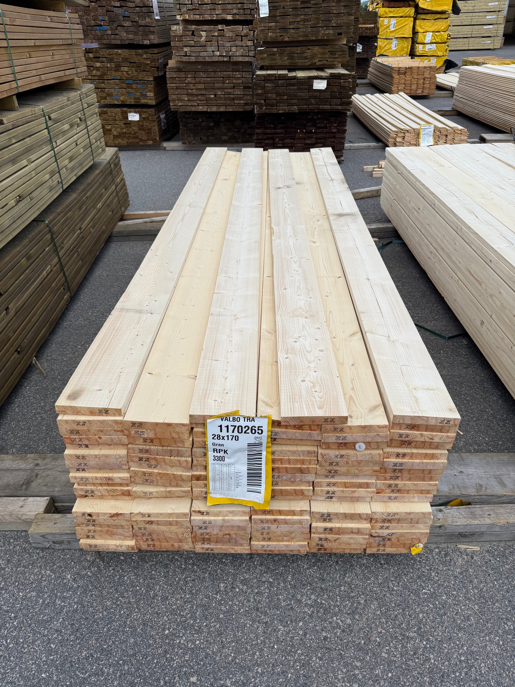 Paket Finsågade Brädor 28x170mm, 107st 3,30m
