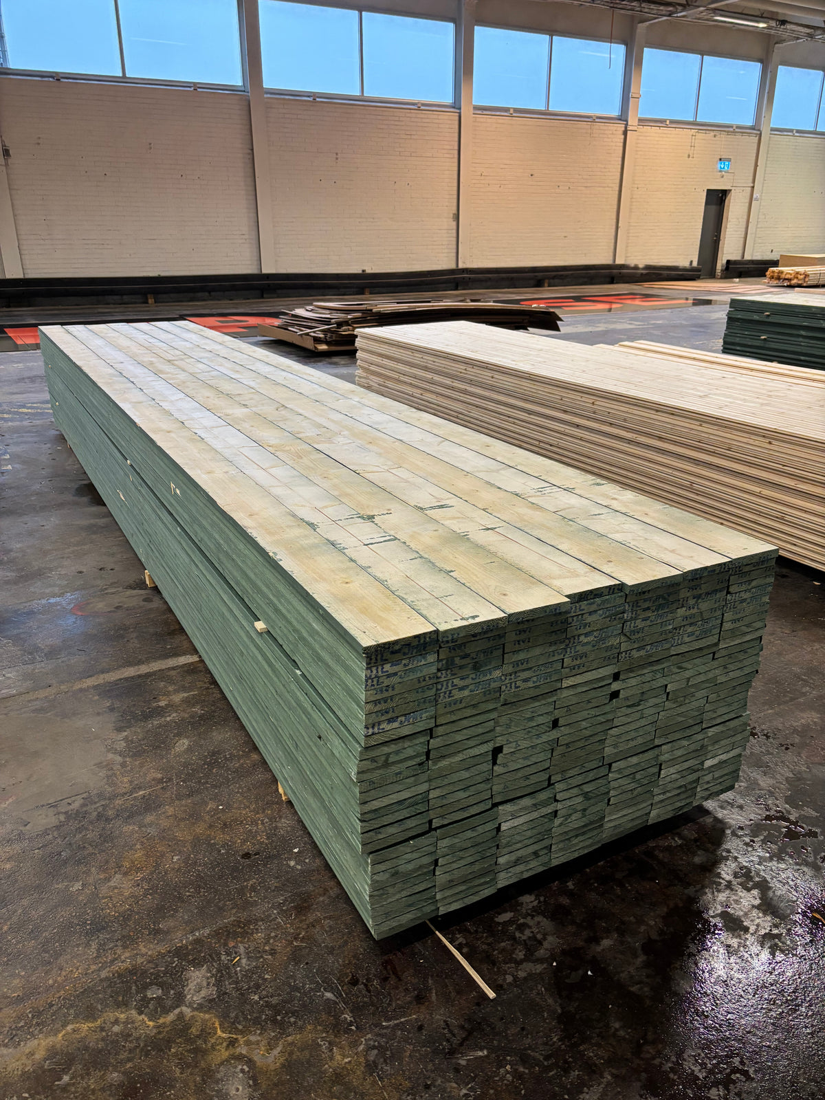 Paket Finsågade Brädor 22×145 mm Mellanstrukna 5,40 m – 203 st