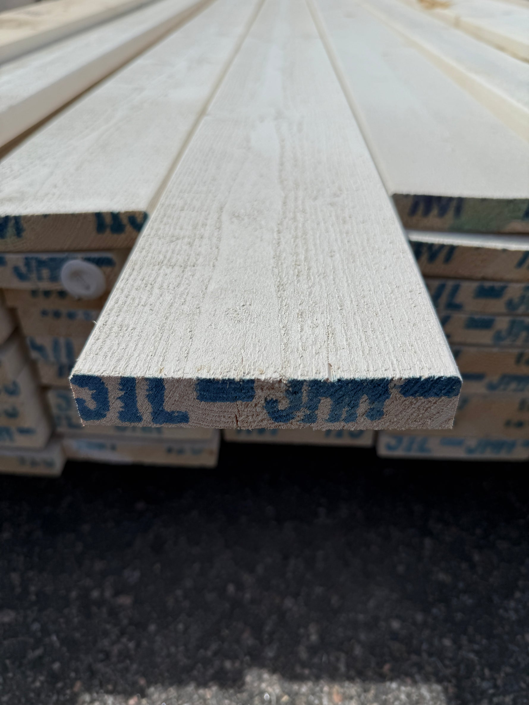 Paket Finsågade Brädor 22x120mm, 82st 3.60m Grundmålad