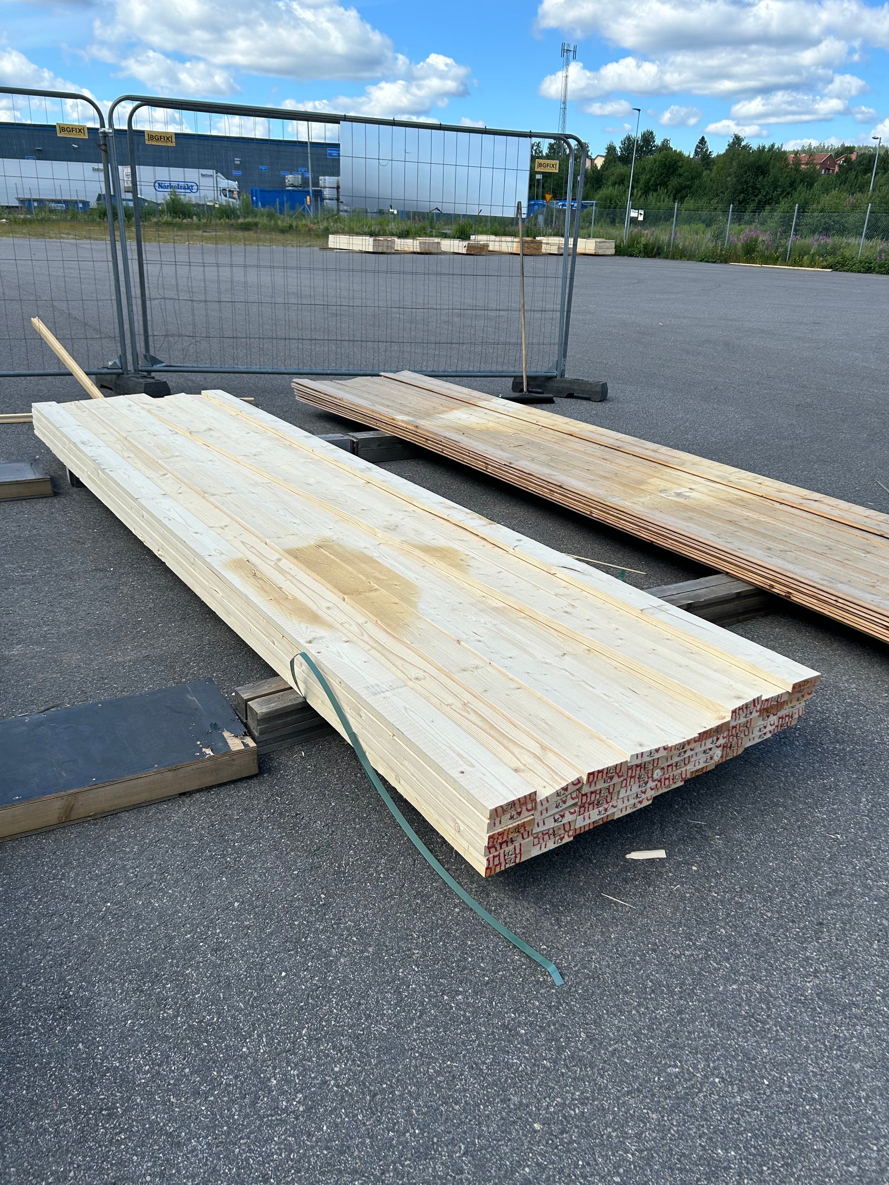 Paket Finsågade Brädor 28x120mm 4,20m 50st Obehandlade