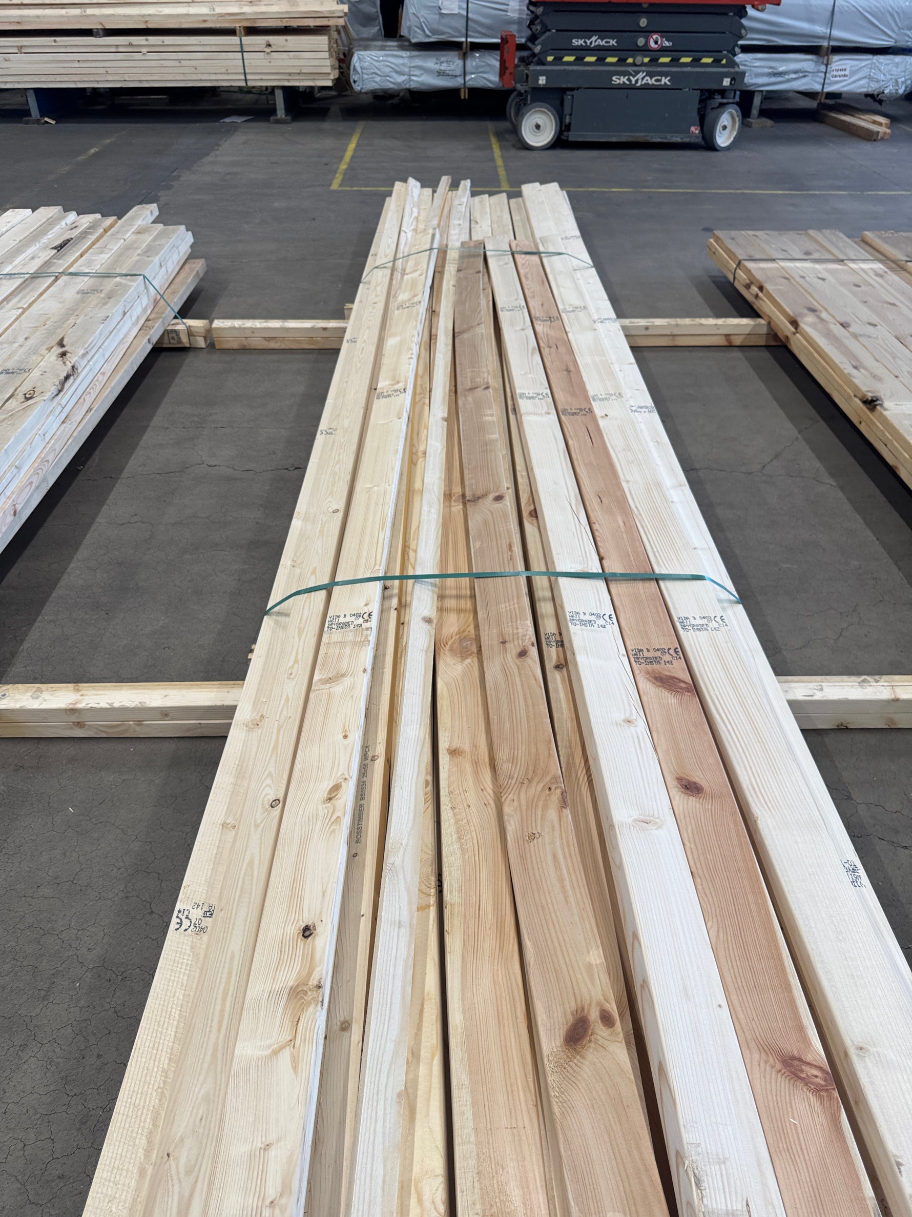 Paket Utsorterat Virke – Blandade dimensioner och längder, 33 st