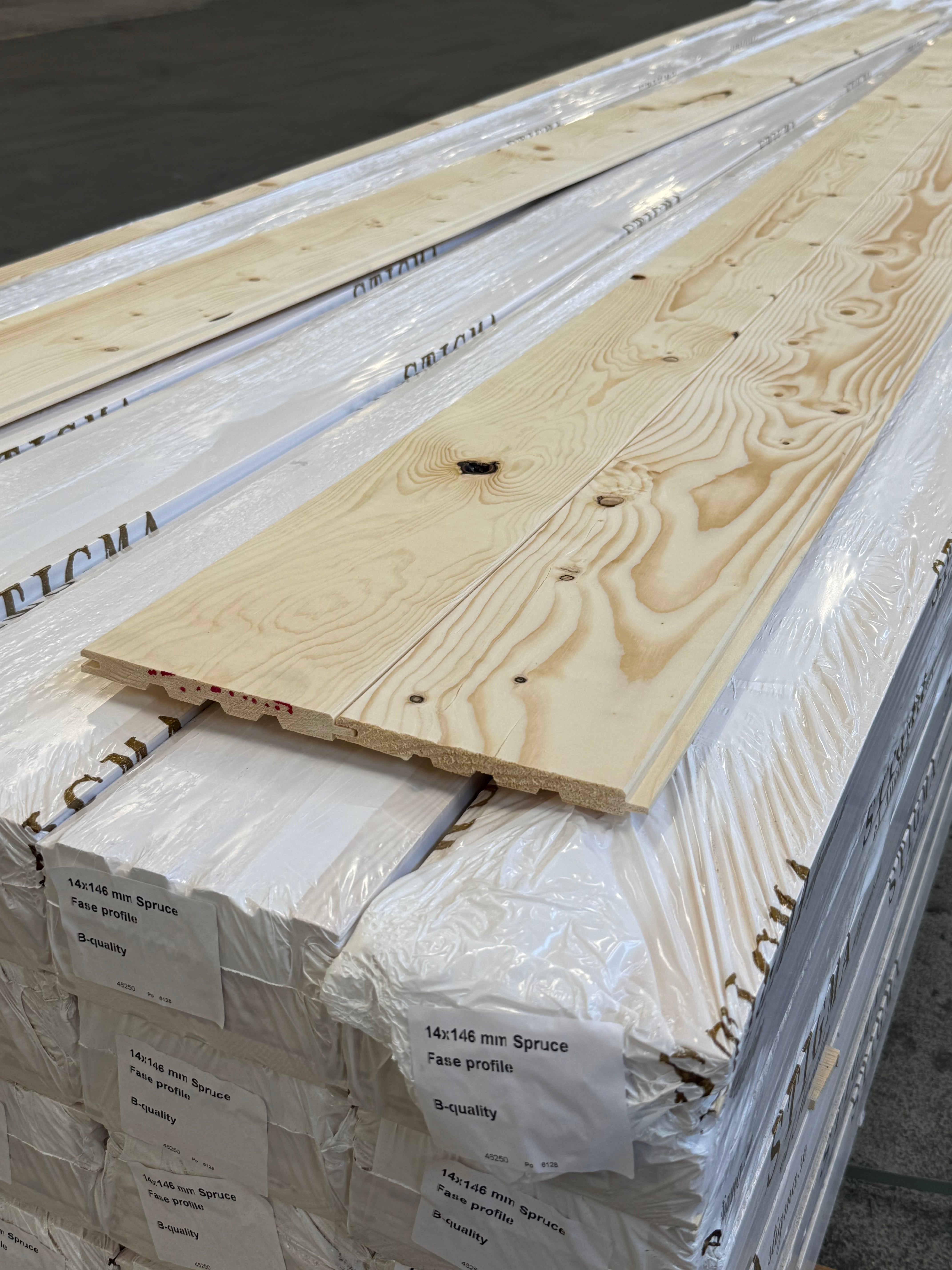 Innerpanel Fasspont 13,5x145mm – B-sortering (Gran, Obehandlad)