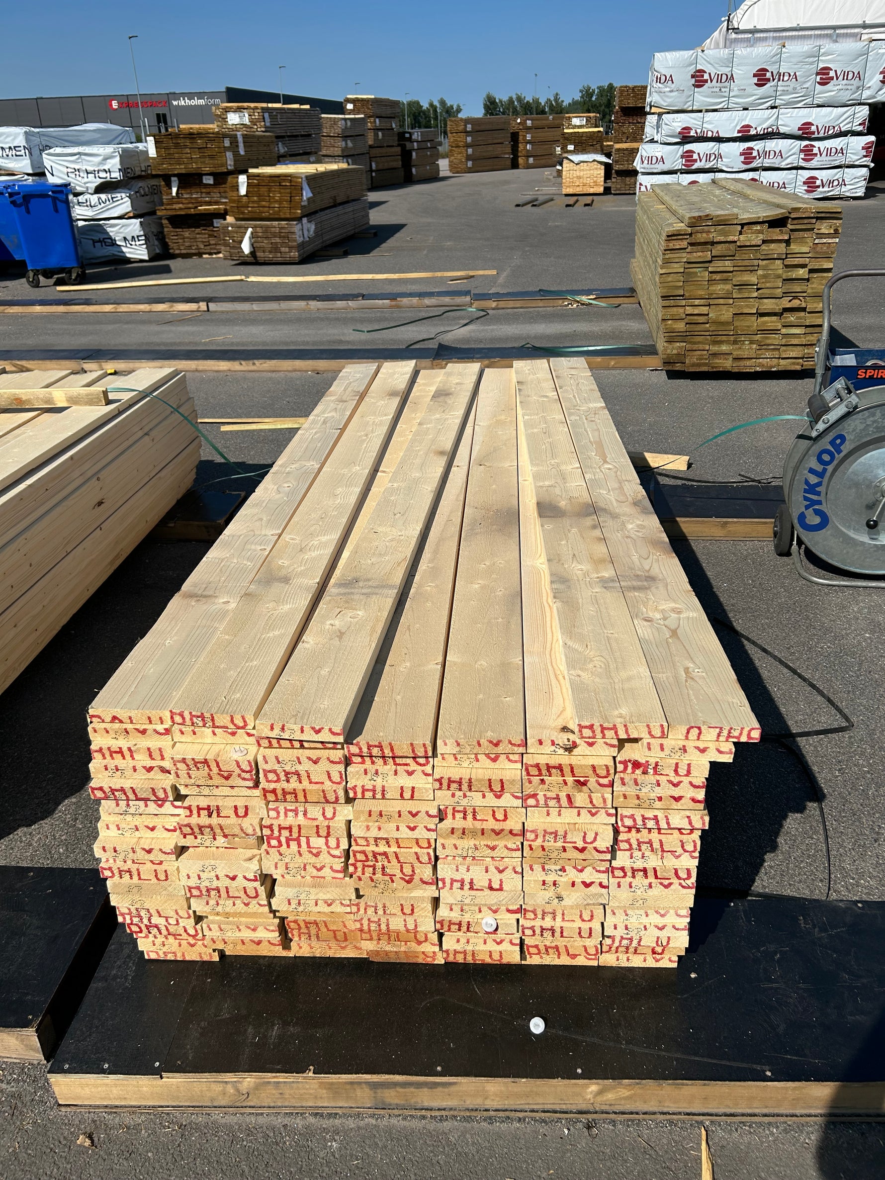 Paket Finsågade Brädor 28x145mm 2.70m 131st Obehandlad